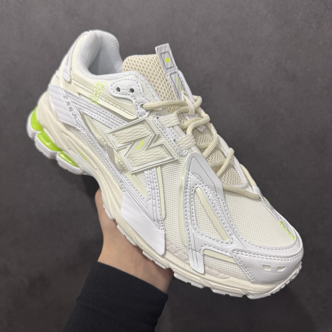 图片[3]-【纯原B版】NB新百伦New Balance M1906R M1906RAP 系列复古老爹风休闲运动慢跑鞋 M1906AE 高度复刻原厂大底 追求极致完美 每一双都是工艺品 采用轻质牛剖革拼接透气网眼衬垫织物鞋面材质 T-Beam大底提供足步弓支撑，保持步态稳定#后跟搭载外露缓震胶 鞋身整体以各种深浅不一的灰色覆盖，鞋头以淡蓝色调装饰，网眼衬垫通过不规律的色块实现做旧的美感，泛黄的鞋底更是进一步增添了复古气息。 尺码：36 37 37.5 38 38.5 39.5 40 40.5 41.5 42 42.5 43 44 45 46.5-选品中心