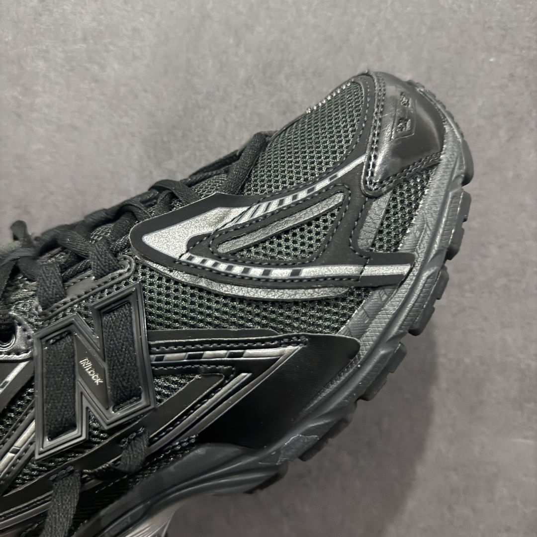 图片[5]-【纯原B版】NB新百伦New Balance M1906R M1906RAP 系列复古老爹风休闲运动慢跑鞋 M1906AF 高度复刻原厂大底 追求极致完美 每一双都是工艺品 采用轻质牛剖革拼接透气网眼衬垫织物鞋面材质 T-Beam大底提供足步弓支撑，保持步态稳定#后跟搭载外露缓震胶 鞋身整体以各种深浅不一的灰色覆盖，鞋头以淡蓝色调装饰，网眼衬垫通过不规律的色块实现做旧的美感，泛黄的鞋底更是进一步增添了复古气息。 尺码：36 37 37.5 38 38.5 39.5 40 40.5 41.5 42 42.5 43 44 45 46.5-选品中心