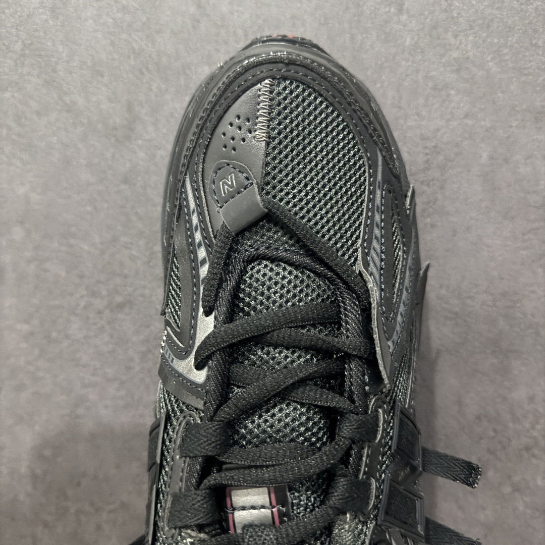 图片[8]-【纯原B版】NB新百伦New Balance M1906R M1906RAP 系列复古老爹风休闲运动慢跑鞋 M1906AF 高度复刻原厂大底 追求极致完美 每一双都是工艺品 采用轻质牛剖革拼接透气网眼衬垫织物鞋面材质 T-Beam大底提供足步弓支撑，保持步态稳定#后跟搭载外露缓震胶 鞋身整体以各种深浅不一的灰色覆盖，鞋头以淡蓝色调装饰，网眼衬垫通过不规律的色块实现做旧的美感，泛黄的鞋底更是进一步增添了复古气息。 尺码：36 37 37.5 38 38.5 39.5 40 40.5 41.5 42 42.5 43 44 45 46.5-选品中心