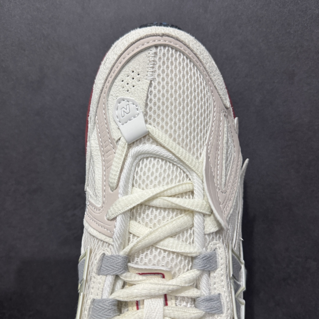 图片[8]-【纯原B版】NB新百伦New Balance M1906R 系列复古老爹风休闲运动慢跑鞋 M1906AB 高度复刻原厂大底 追求极致完美 每一双都是工艺品 采用轻质牛剖革拼接透气网眼衬垫织物鞋面材质 T-Beam大底提供足步弓支撑，保持步态稳定#后跟搭载外露缓震胶 鞋身整体以各种深浅不一的灰色覆盖，鞋头以淡蓝色调装饰，网眼衬垫通过不规律的色块实现做旧的美感，泛黄的鞋底更是进一步增添了复古气息。 尺码：36 37 37.5 38 38.5 39.5 40 40.5 41.5 42 42.5 43 44 45 46.5-选品中心