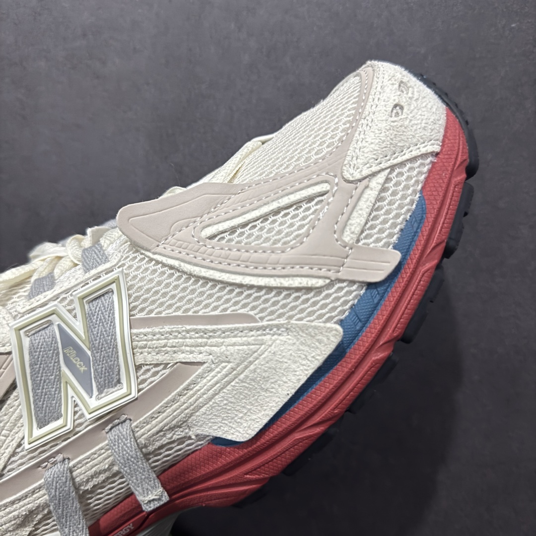 图片[5]-【纯原B版】NB新百伦New Balance M1906R 系列复古老爹风休闲运动慢跑鞋 M1906AB 高度复刻原厂大底 追求极致完美 每一双都是工艺品 采用轻质牛剖革拼接透气网眼衬垫织物鞋面材质 T-Beam大底提供足步弓支撑，保持步态稳定#后跟搭载外露缓震胶 鞋身整体以各种深浅不一的灰色覆盖，鞋头以淡蓝色调装饰，网眼衬垫通过不规律的色块实现做旧的美感，泛黄的鞋底更是进一步增添了复古气息。 尺码：36 37 37.5 38 38.5 39.5 40 40.5 41.5 42 42.5 43 44 45 46.5-选品中心