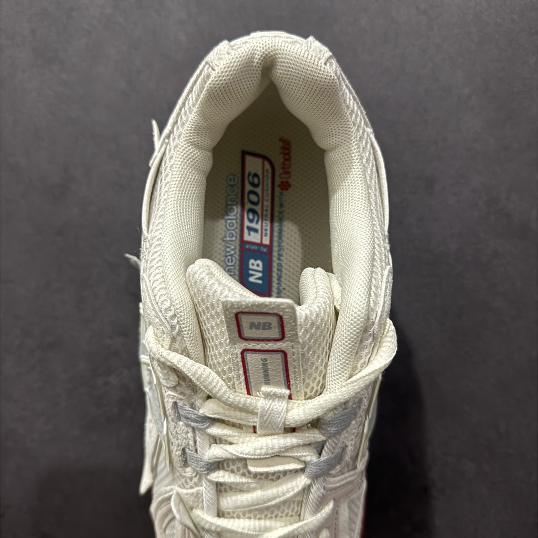 图片[7]-【纯原B版】NB新百伦New Balance M1906R 系列复古老爹风休闲运动慢跑鞋 M1906AB 高度复刻原厂大底 追求极致完美 每一双都是工艺品 采用轻质牛剖革拼接透气网眼衬垫织物鞋面材质 T-Beam大底提供足步弓支撑，保持步态稳定#后跟搭载外露缓震胶 鞋身整体以各种深浅不一的灰色覆盖，鞋头以淡蓝色调装饰，网眼衬垫通过不规律的色块实现做旧的美感，泛黄的鞋底更是进一步增添了复古气息。 尺码：36 37 37.5 38 38.5 39.5 40 40.5 41.5 42 42.5 43 44 45 46.5-选品中心