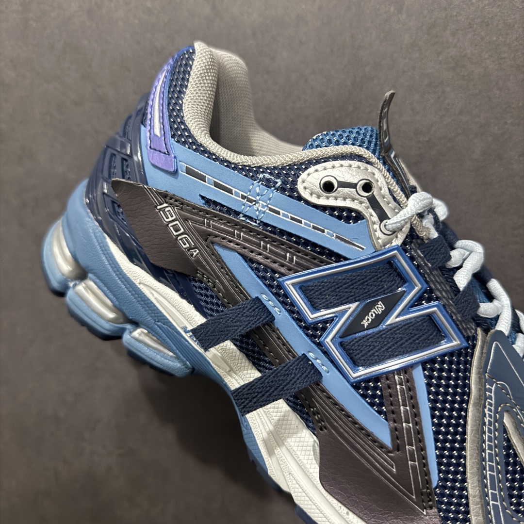 图片[6]-【纯原B版】NB新百伦New Balance M1906R 系列复古老爹风休闲运动慢跑鞋 U1906AB 高度复刻原厂大底 追求极致完美 每一双都是工艺品 采用轻质牛剖革拼接透气网眼衬垫织物鞋面材质 T-Beam大底提供足步弓支撑，保持步态稳定#后跟搭载外露缓震胶 鞋身整体以各种深浅不一的灰色覆盖，鞋头以淡蓝色调装饰，网眼衬垫通过不规律的色块实现做旧的美感，泛黄的鞋底更是进一步增添了复古气息。 尺码：36 37 37.5 38 38.5 39.5 40 40.5 41.5 42 42.5 43 44 45 46.5-选品中心