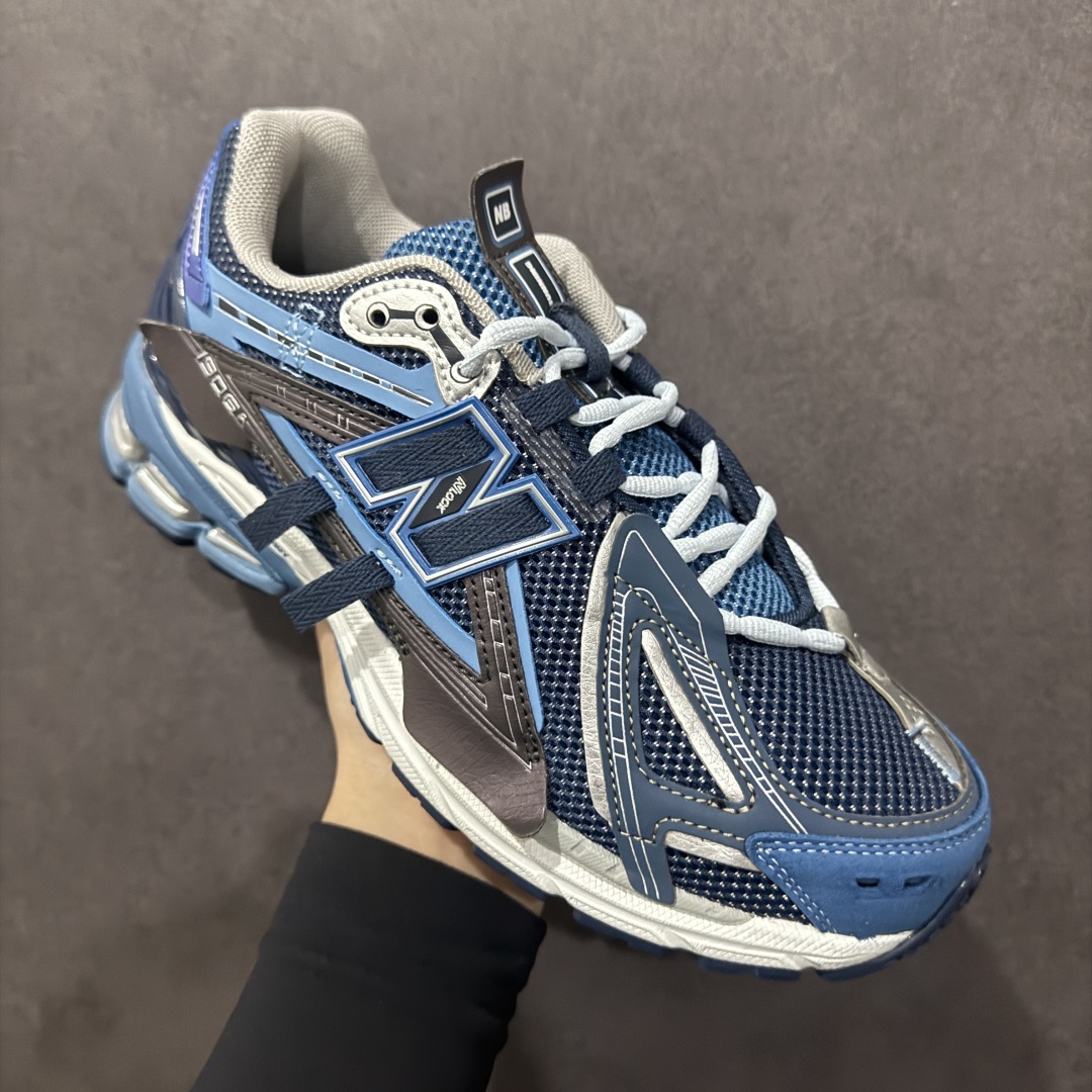 图片[3]-【纯原B版】NB新百伦New Balance M1906R 系列复古老爹风休闲运动慢跑鞋 U1906AB 高度复刻原厂大底 追求极致完美 每一双都是工艺品 采用轻质牛剖革拼接透气网眼衬垫织物鞋面材质 T-Beam大底提供足步弓支撑，保持步态稳定#后跟搭载外露缓震胶 鞋身整体以各种深浅不一的灰色覆盖，鞋头以淡蓝色调装饰，网眼衬垫通过不规律的色块实现做旧的美感，泛黄的鞋底更是进一步增添了复古气息。 尺码：36 37 37.5 38 38.5 39.5 40 40.5 41.5 42 42.5 43 44 45 46.5-选品中心