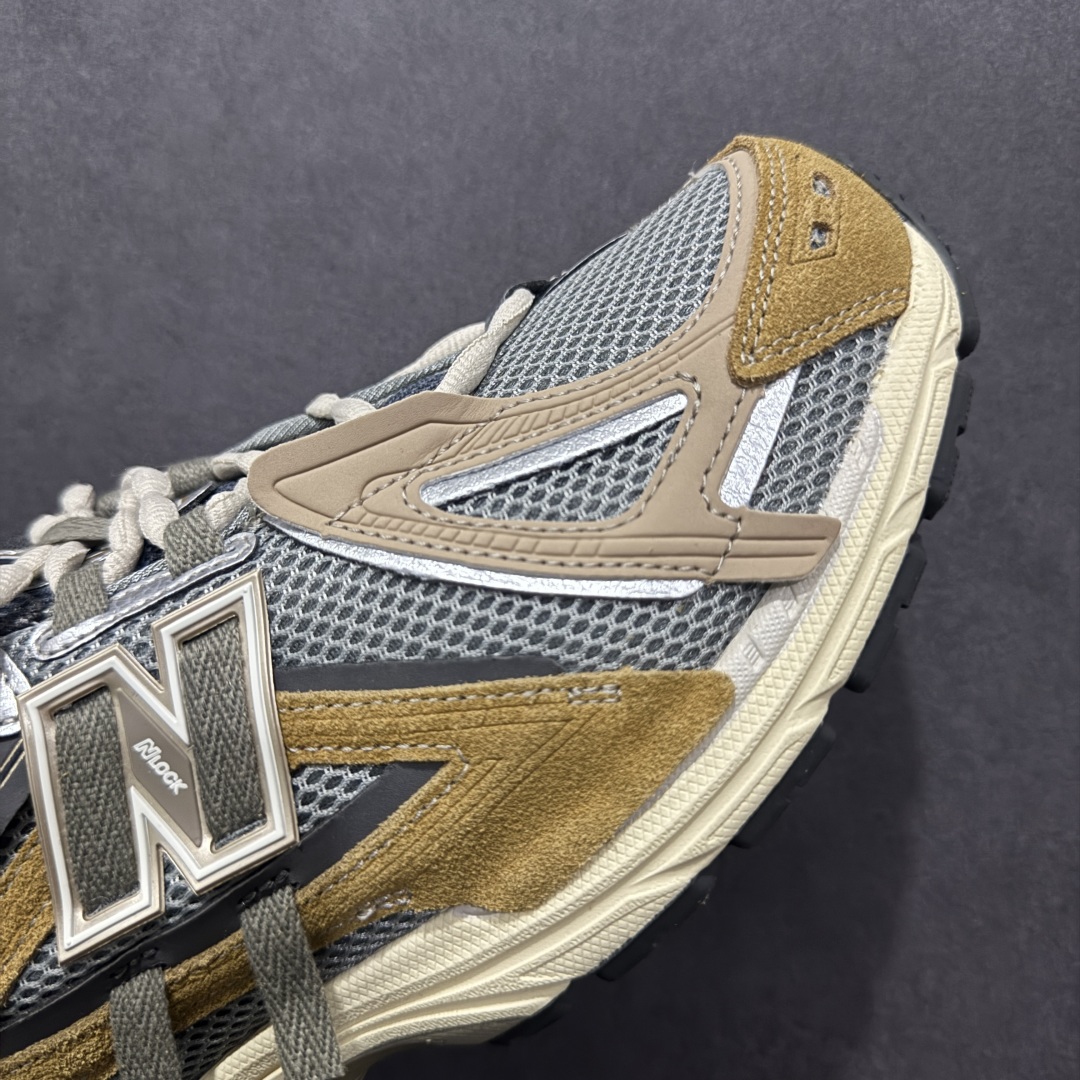 图片[5]-【纯原B版】NB新百伦New Balance M1906R 系列复古老爹风休闲运动慢跑鞋 M1906AA 高度复刻原厂大底 追求极致完美 每一双都是工艺品 采用轻质牛剖革拼接透气网眼衬垫织物鞋面材质 T-Beam大底提供足步弓支撑，保持步态稳定#后跟搭载外露缓震胶 鞋身整体以各种深浅不一的灰色覆盖，鞋头以淡蓝色调装饰，网眼衬垫通过不规律的色块实现做旧的美感，泛黄的鞋底更是进一步增添了复古气息。 尺码：36 37 37.5 38 38.5 39.5 40 40.5 41.5 42 42.5 43 44 45 46.5-选品中心
