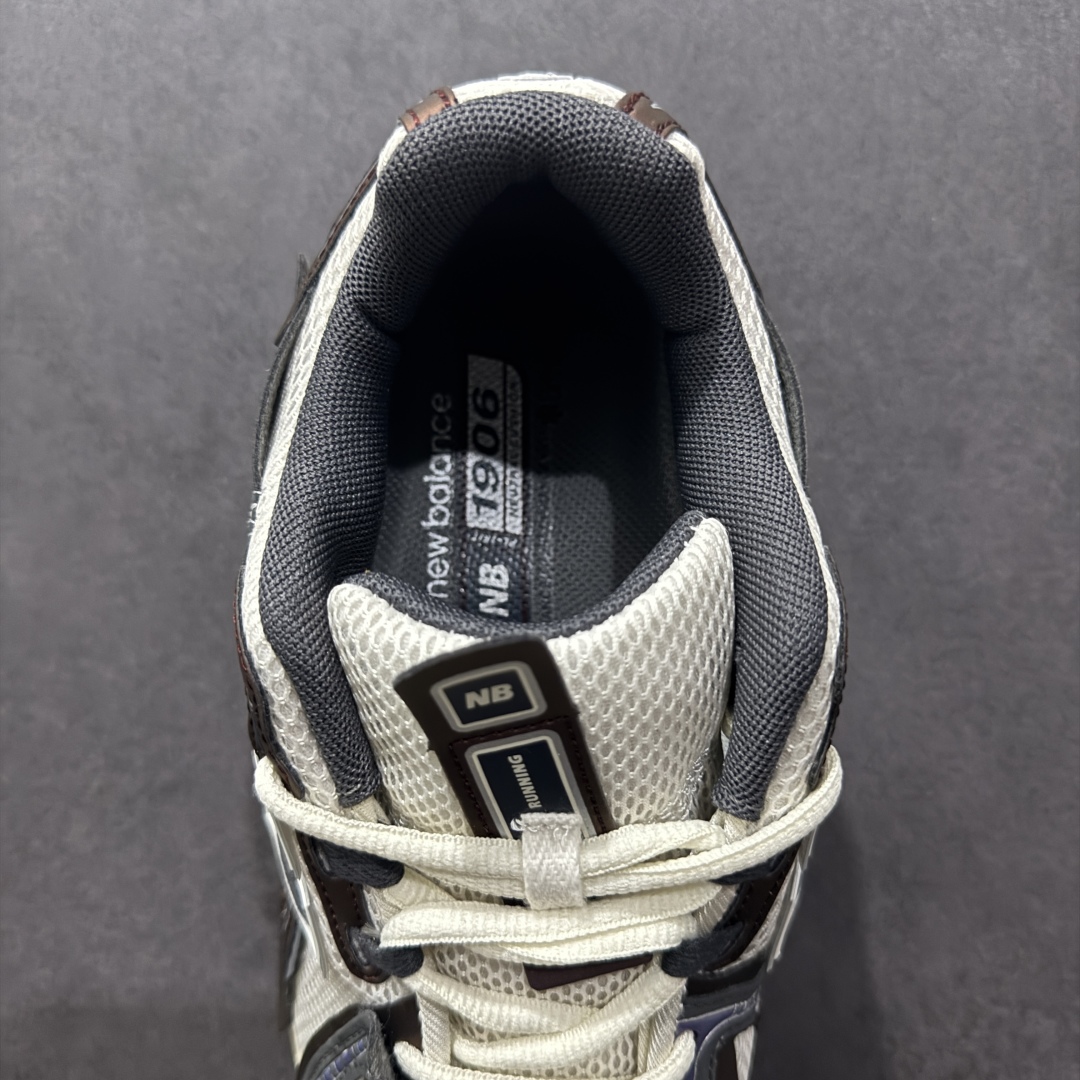 图片[7]-【纯原B版】NB新百伦New Balance M1906R 系列复古老爹风休闲运动慢跑鞋 M1906AR 高度复刻原厂大底 追求极致完美 每一双都是工艺品 采用轻质牛剖革拼接透气网眼衬垫织物鞋面材质 T-Beam大底提供足步弓支撑，保持步态稳定#后跟搭载外露缓震胶 鞋身整体以各种深浅不一的灰色覆盖，鞋头以淡蓝色调装饰，网眼衬垫通过不规律的色块实现做旧的美感，泛黄的鞋底更是进一步增添了复古气息。 尺码：36 37 37.5 38 38.5 39.5 40 40.5 41.5 42 42.5 43 44 45 46.5-选品中心