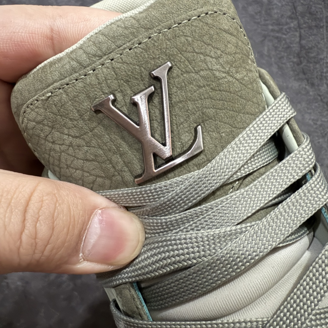 图片[7]-【海淘代购升级版】 现货当天可取 LV Trainer系列高奢运动鞋 新款芯片顶级 潮人必备单品 同步ZP官网空胶工艺 鞋舌、挂饰均镶嵌NFC芯片感应装置 正确胶片断点式设计 中底正确还原原版油印字母比例 1：1原楦格板、楦头、刀磨全新升级！ 独家订制顶级压纹麂皮 原版开模TPU大底 质感原版一致 垫脚聚米微料加透气英伦网布 披靡市场任何版本！细节完美呈现！ 代购指定版本 全新升级最新双盒包装 扫码秒进官网！ 全套包装配件同比原版 尺码： 38-46-选品中心