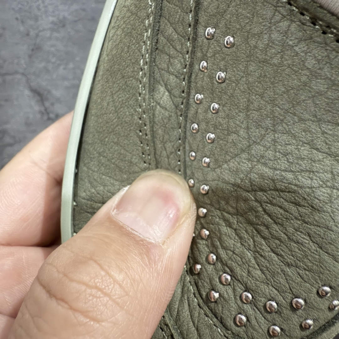 图片[6]-【海淘代购升级版】 现货当天可取 LV Trainer系列高奢运动鞋 新款芯片顶级 潮人必备单品 同步ZP官网空胶工艺 鞋舌、挂饰均镶嵌NFC芯片感应装置 正确胶片断点式设计 中底正确还原原版油印字母比例 1：1原楦格板、楦头、刀磨全新升级！ 独家订制顶级压纹麂皮 原版开模TPU大底 质感原版一致 垫脚聚米微料加透气英伦网布 披靡市场任何版本！细节完美呈现！ 代购指定版本 全新升级最新双盒包装 扫码秒进官网！ 全套包装配件同比原版 尺码： 38-46-选品中心