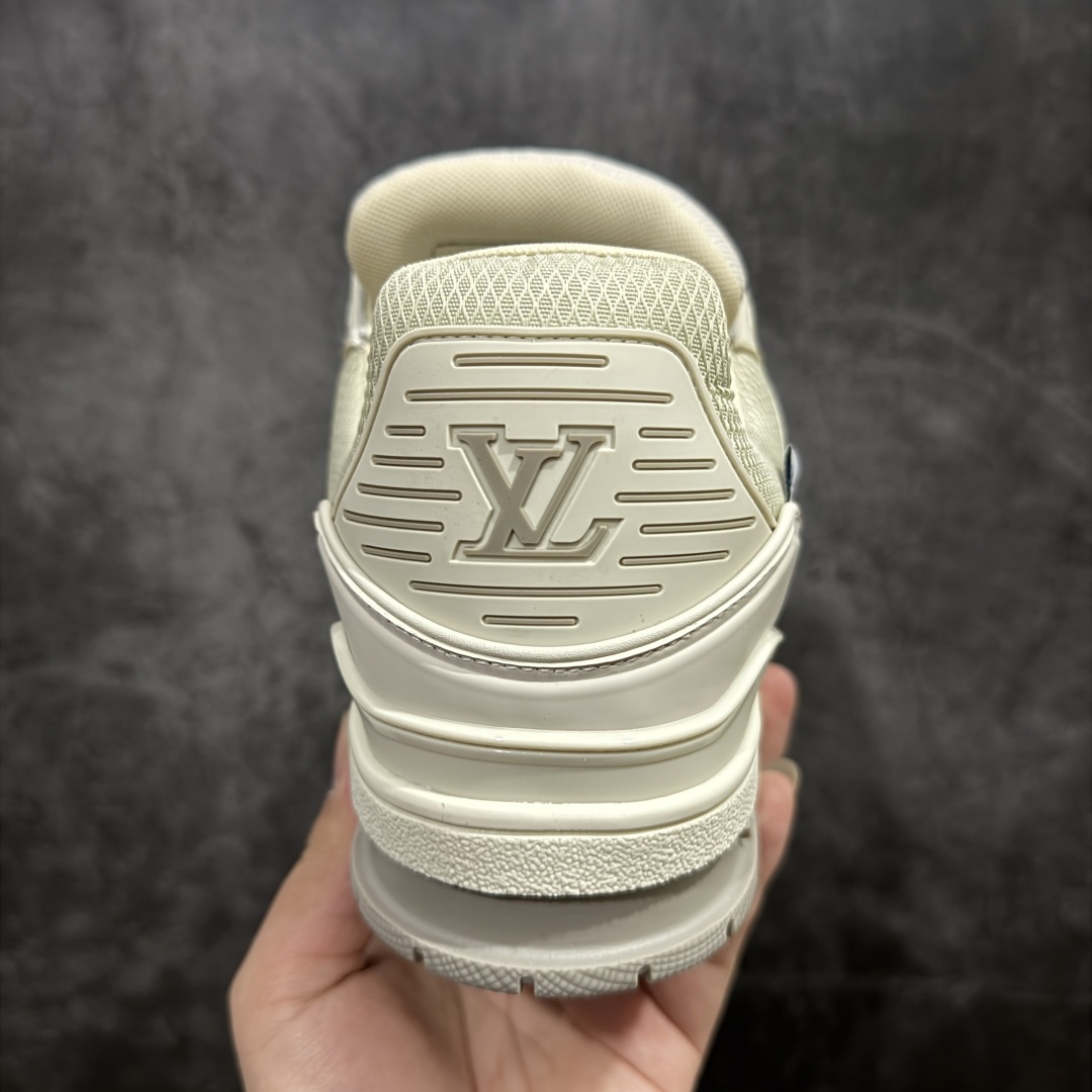 图片[4]-【海淘代购升级版】 现货当天可取 LV Trainer系列高奢运动鞋 新款芯片顶级 潮人必备单品 同步ZP官网空胶工艺 鞋舌、挂饰均镶嵌NFC芯片感应装置 正确胶片断点式设计 中底正确还原原版油印字母比例 1：1原楦格板、楦头、刀磨全新升级！ 独家订制顶级压纹麂皮 原版开模TPU大底 质感原版一致 垫脚聚米微料加透气英伦网布 披靡市场任何版本！细节完美呈现！ 代购指定版本 全新升级最新双盒包装 扫码秒进官网！ 全套包装配件同比原版 尺码： 38-46-选品中心