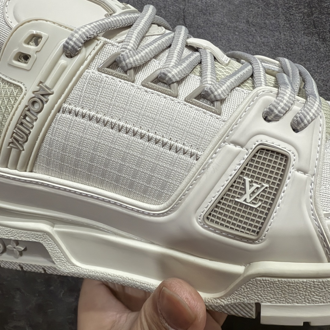 图片[4]-【海淘代购升级版】 现货当天可取 LV Trainer系列高奢运动鞋 新款芯片顶级 潮人必备单品 同步ZP官网空胶工艺 鞋舌、挂饰均镶嵌NFC芯片感应装置 正确胶片断点式设计 中底正确还原原版油印字母比例 1：1原楦格板、楦头、刀磨全新升级！ 独家订制顶级压纹麂皮 原版开模TPU大底 质感原版一致 垫脚聚米微料加透气英伦网布 披靡市场任何版本！细节完美呈现！ 代购指定版本 全新升级最新双盒包装 扫码秒进官网！ 全套包装配件同比原版 尺码： 38-46-选品中心