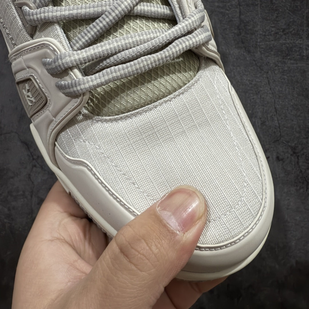 图片[5]-【海淘代购升级版】 现货当天可取 LV Trainer系列高奢运动鞋 新款芯片顶级 潮人必备单品 同步ZP官网空胶工艺 鞋舌、挂饰均镶嵌NFC芯片感应装置 正确胶片断点式设计 中底正确还原原版油印字母比例 1：1原楦格板、楦头、刀磨全新升级！ 独家订制顶级压纹麂皮 原版开模TPU大底 质感原版一致 垫脚聚米微料加透气英伦网布 披靡市场任何版本！细节完美呈现！ 代购指定版本 全新升级最新双盒包装 扫码秒进官网！ 全套包装配件同比原版 尺码： 38-46-选品中心