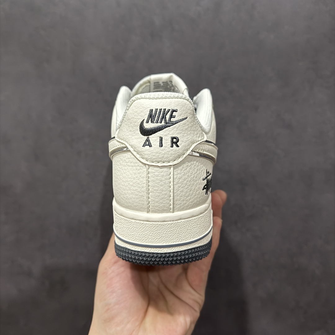 图片[4]-【定制版】Nk Air Force 1\’07 Low 斯图西联名 米灰英文猪八 空军一号低帮休闲板鞋  #原楦头原纸板 原装鞋盒 定制五金配件 内置全掌气垫 原厂鞋底  货号：XZ6188-726 尺码：36 36.5 37.5 38 38.5 39 40 40.5 41 42 42.5 43 44 44.5 45-选品中心