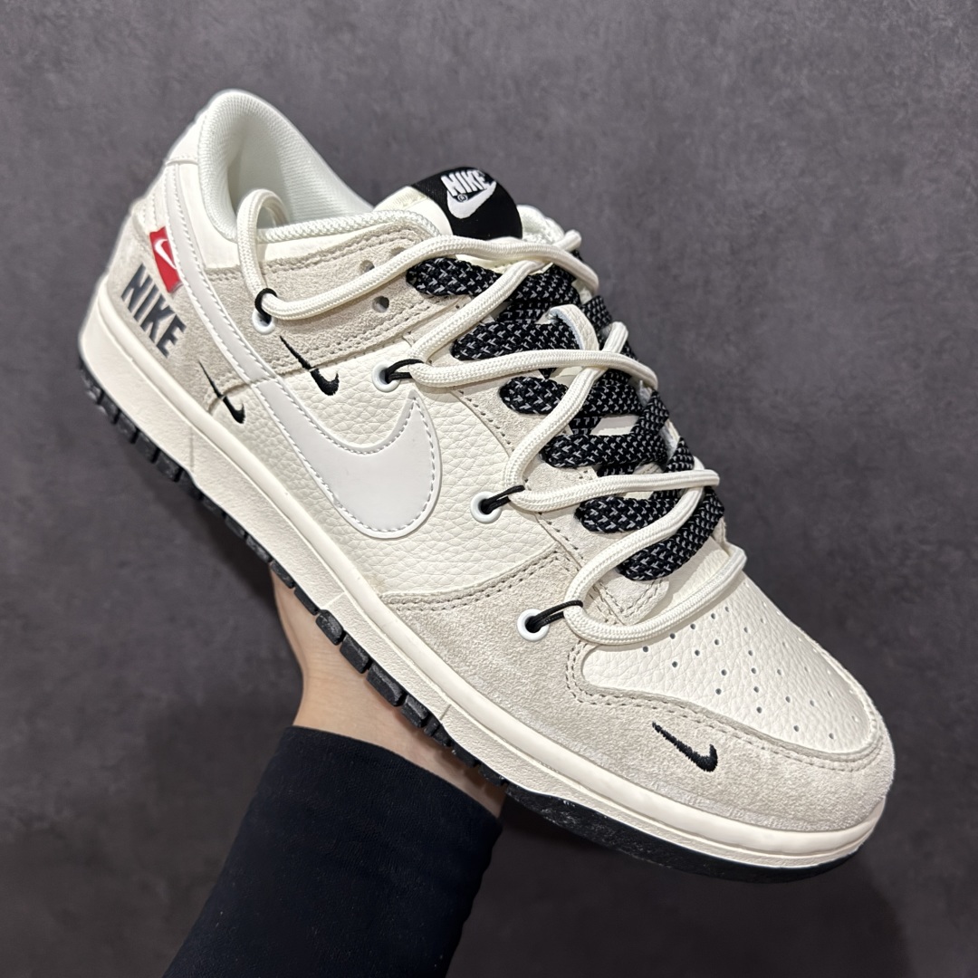 图片[3]-【定制版】Nk SB Dunk Low NIKE联名 红标米黑抽绳 周年高端定制 低帮休闲板鞋  #定制鞋盒 大厂纯原品质出货 超高清洁度 皮料切割干净无任何毛边 细节完美   货号：XX3168-118 尺码：36 36.5 37.5 38 38.5 39 40 40.5 41 42 42.5 43 44 44.5 45-选品中心