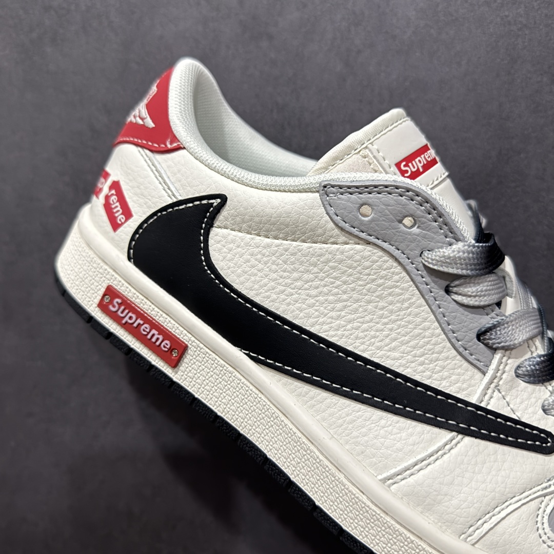 图片[6]-【定制版】Travis Scott x Fragment Design x Air Jordan 1 Low OG SP AJ1 乔1 Supreme联名 米黑金属红标 低帮文化休闲板鞋  #多方联名合作融合了Travis Scott 独特的音乐风格，藤原浩个性的设计风格以及Jordan品牌的经典元素 使其成为一双具有独特身份和价值的鞋子 清新而立体的外观加上联名标识更突出了其独特身份 这种配色方案显示出活力和时尚感 在视觉上引人注目 鞋身的质感和细腻的细节处理使其显得高端而格调十足 这款“倒钩”联名是设计与创意完美结合 融合多方的个性风格是一款备受瞩目的潮流鞋款  货号：XS6089-510 尺码：36 36.5 37.5 38 38.5 39 40 40.5 41 42 42.5 43 44 44.5 45-选品中心