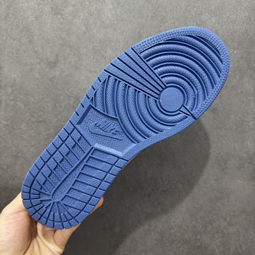 图片[9]-【定制版】Travis Scott x Fragment Design x Air Jordan 1 Low OG SP AJ1 乔1 UN联名 灰蓝鬼脸 低帮文化休闲板鞋  #多方联名合作融合了Travis Scott 独特的音乐风格，藤原浩个性的设计风格以及Jordan品牌的经典元素 使其成为一双具有独特身份和价值的鞋子 清新而立体的外观加上联名标识更突出了其独特身份 这种配色方案显示出活力和时尚感 在视觉上引人注目 鞋身的质感和细腻的细节处理使其显得高端而格调十足 这款“倒钩”联名是设计与创意完美结合 融合多方的个性风格是一款备受瞩目的潮流鞋款 货号：XS2024-015  尺码：36 36.5 37.5 38 38.5 39 40 40.5 41 42 42.5 43 44 44.5 45-选品中心