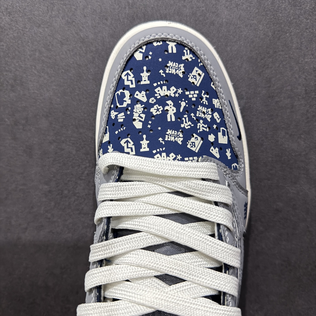 图片[8]-【定制版】Travis Scott x Fragment Design x Air Jordan 1 Low OG SP AJ1 乔1 UN联名 灰蓝鬼脸 低帮文化休闲板鞋  #多方联名合作融合了Travis Scott 独特的音乐风格，藤原浩个性的设计风格以及Jordan品牌的经典元素 使其成为一双具有独特身份和价值的鞋子 清新而立体的外观加上联名标识更突出了其独特身份 这种配色方案显示出活力和时尚感 在视觉上引人注目 鞋身的质感和细腻的细节处理使其显得高端而格调十足 这款“倒钩”联名是设计与创意完美结合 融合多方的个性风格是一款备受瞩目的潮流鞋款 货号：XS2024-015  尺码：36 36.5 37.5 38 38.5 39 40 40.5 41 42 42.5 43 44 44.5 45-选品中心