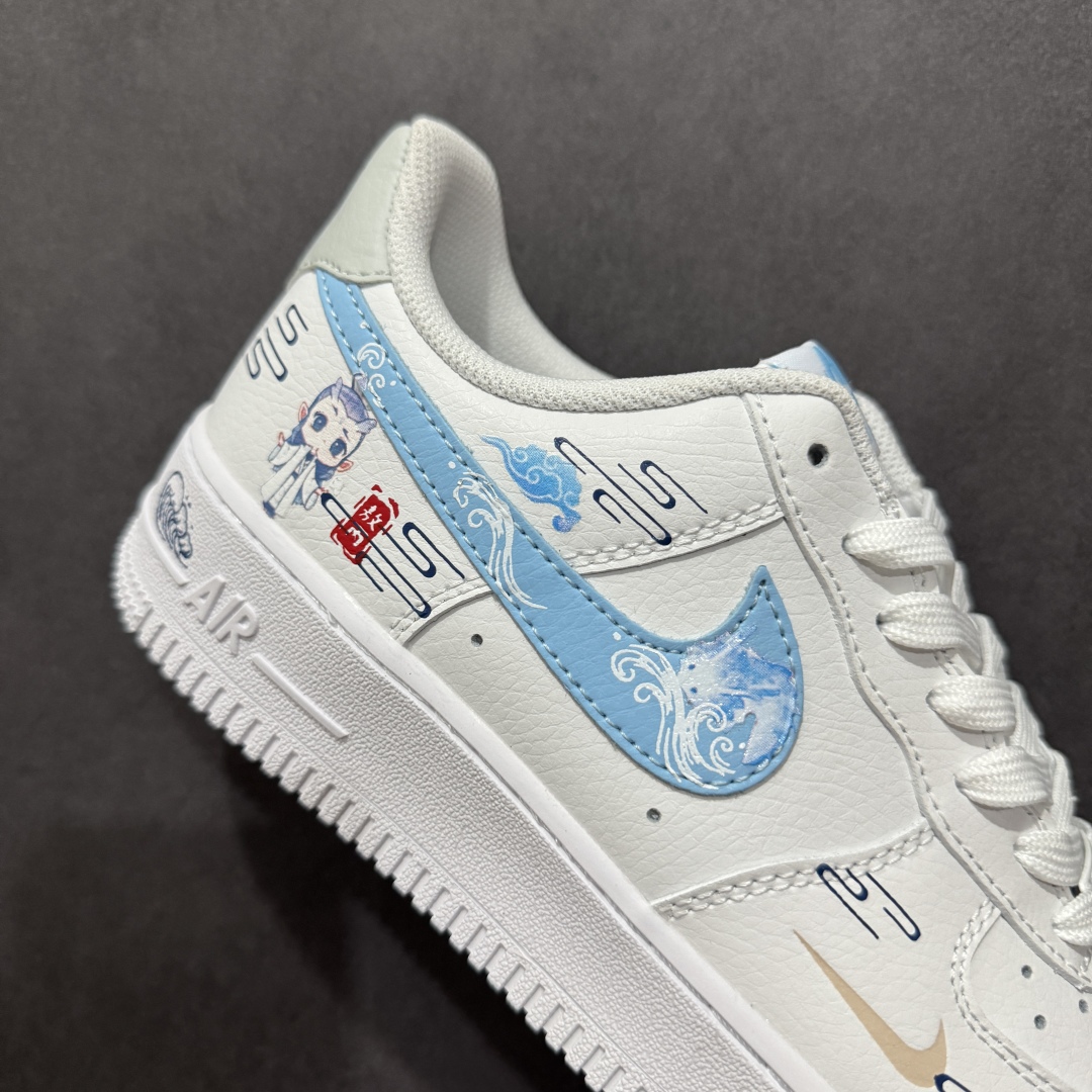 图片[6]-【定制版】二次元手绘涂鸦“灵珠敖丙”🧡“Lingzhu”🧡 空军一号定制板鞋 灵珠敖丙是动画电影《哪吒之魔童降世》中的重要角色。他本是东海龙宫三太子，由灵珠转世而生。敖丙拥有高颜值，一袭白衣，气质翩翩，眉清目秀。敖丙天赋异禀，身负强大的法术，能操控冰与水，实力不凡。虽出身于龙族，肩负着振兴家族的重任 货号：HF0022-010 尺码： 36 36.5 37.5 38 38.5 39 40 40.5 41 42 42.5 43 44 44.5 45-选品中心