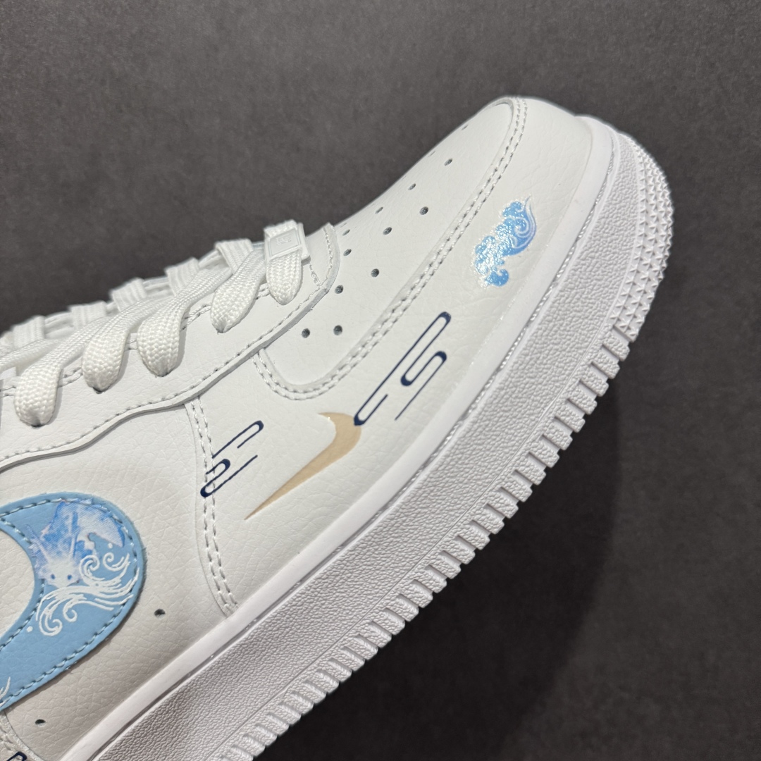 图片[5]-【定制版】二次元手绘涂鸦“灵珠敖丙”🧡“Lingzhu”🧡 空军一号定制板鞋 灵珠敖丙是动画电影《哪吒之魔童降世》中的重要角色。他本是东海龙宫三太子，由灵珠转世而生。敖丙拥有高颜值，一袭白衣，气质翩翩，眉清目秀。敖丙天赋异禀，身负强大的法术，能操控冰与水，实力不凡。虽出身于龙族，肩负着振兴家族的重任 货号：HF0022-010 尺码： 36 36.5 37.5 38 38.5 39 40 40.5 41 42 42.5 43 44 44.5 45-选品中心