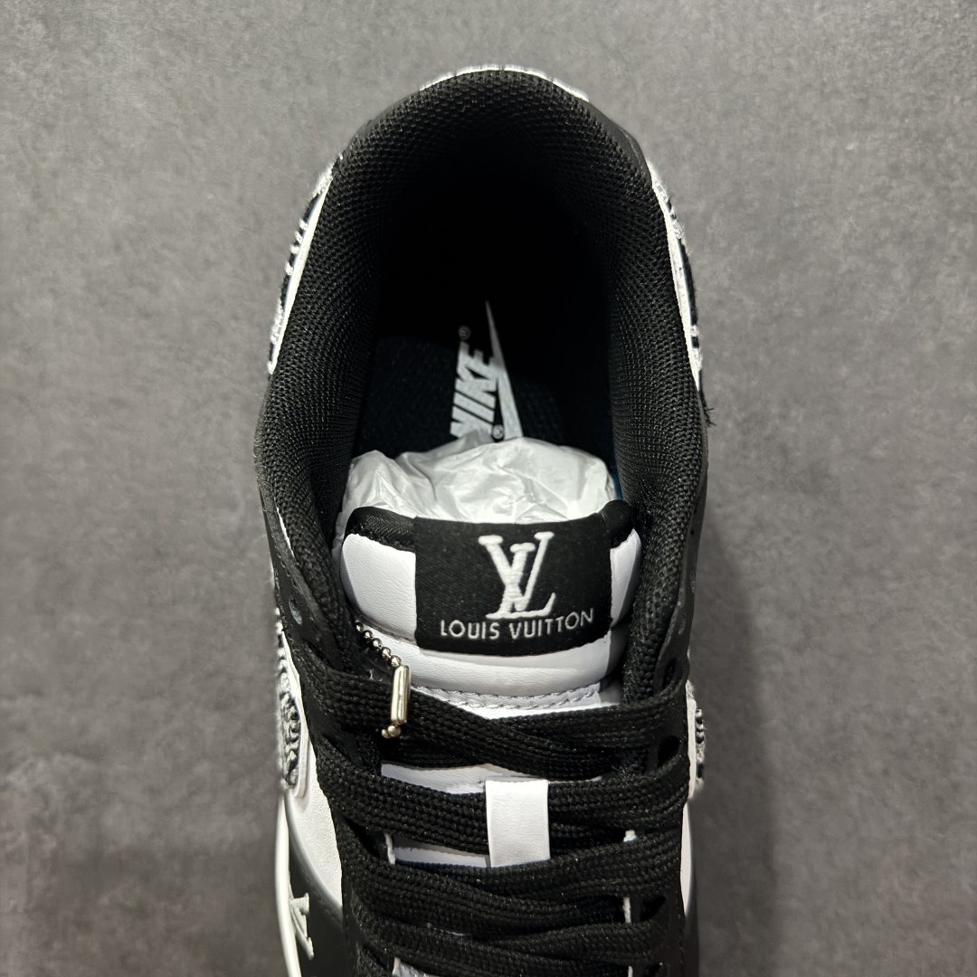 图片[7]-【定制版福利】Louis Vuitton x Nike Dunk SB Low 路易威登 x 耐克 SB 低帮 LV联名黑白 鞋身以白黑作为主色调，鞋面采用白色皮革打造，搭配黑色皮革框架覆盖层，使鞋款十分百搭，鞋舌绣标上以LV标志呈现，鞋身两侧的Swoosh Logo采用黑白相间牛仔点缀，鞋舌是网眼布材料，增强了透气性，整体十分百搭。后跟Nike字样以白色刺绣妆点，鞋头处侧边LV标志白色点缀，后跟带有白色Louis Vuitton字样，彰显联名身份；最后以白色中底搭配黑色橡胶外底完善整体设计收尾。 货号：JH8035-929 尺码：36 36.5 37.5 38 38.5 39 40 40.5 41 42 42.5 43 44 44.5 45-选品中心