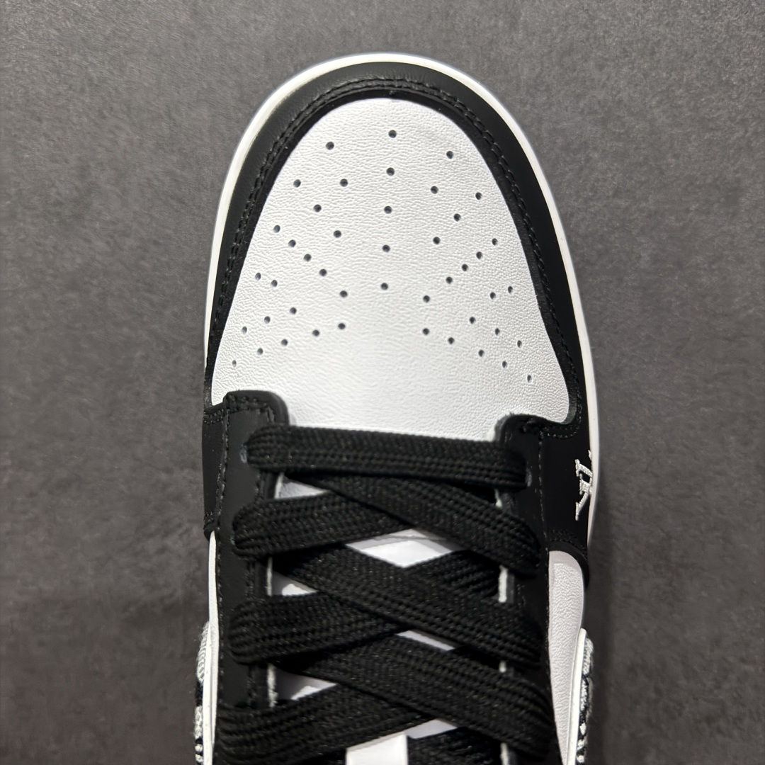 图片[8]-【定制版福利】Louis Vuitton x Nike Dunk SB Low 路易威登 x 耐克 SB 低帮 LV联名黑白 鞋身以白黑作为主色调，鞋面采用白色皮革打造，搭配黑色皮革框架覆盖层，使鞋款十分百搭，鞋舌绣标上以LV标志呈现，鞋身两侧的Swoosh Logo采用黑白相间牛仔点缀，鞋舌是网眼布材料，增强了透气性，整体十分百搭。后跟Nike字样以白色刺绣妆点，鞋头处侧边LV标志白色点缀，后跟带有白色Louis Vuitton字样，彰显联名身份；最后以白色中底搭配黑色橡胶外底完善整体设计收尾。 货号：JH8035-929 尺码：36 36.5 37.5 38 38.5 39 40 40.5 41 42 42.5 43 44 44.5 45-选品中心