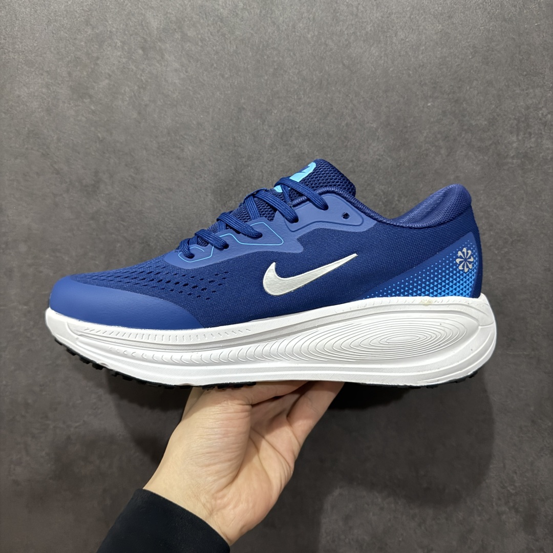 图片[2]-【公司级】Nike VOMERO 18X 登月系列 轻盈跑鞋 舒适百搭防滑耐磨 低帮 休闲跑步鞋 拥有 Zoom Air 一如既往的稳定感和流畅感 鞋面采用工程网眼设计 为特定高热区域营造出色透气性 进一步增加鞋面的穿孔数量 让足部能够快速散热 中足搭配 Flywire 飞线 在高速运动时营造舒适稳定的贴合感 内置Zoon气垫加持 动力十足 货号：HM2519-109 尺码：40 41 42 43 44 45-选品中心