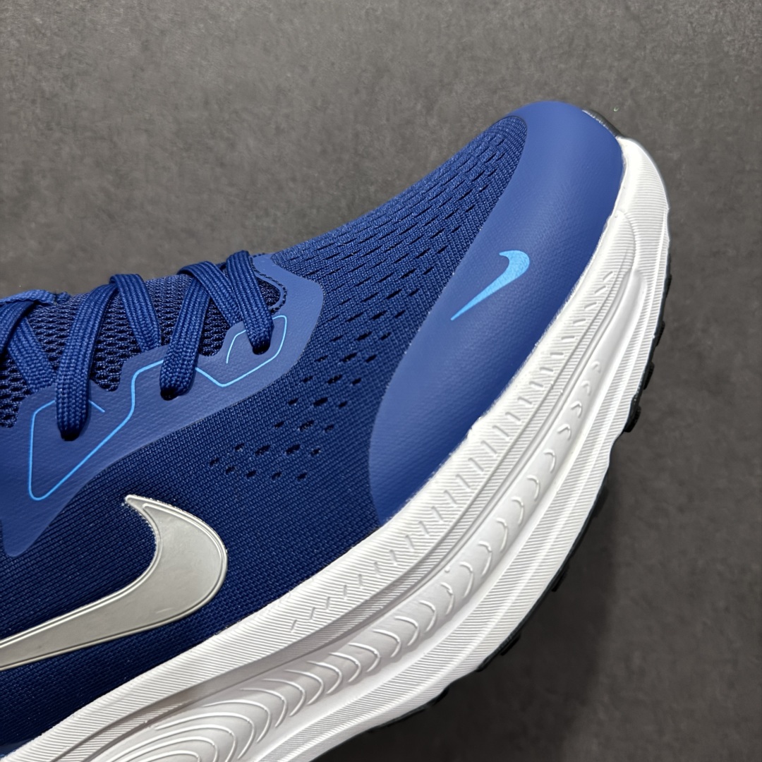 图片[5]-【公司级】Nike VOMERO 18X 登月系列 轻盈跑鞋 舒适百搭防滑耐磨 低帮 休闲跑步鞋 拥有 Zoom Air 一如既往的稳定感和流畅感 鞋面采用工程网眼设计 为特定高热区域营造出色透气性 进一步增加鞋面的穿孔数量 让足部能够快速散热 中足搭配 Flywire 飞线 在高速运动时营造舒适稳定的贴合感 内置Zoon气垫加持 动力十足 货号：HM2519-109 尺码：40 41 42 43 44 45-选品中心