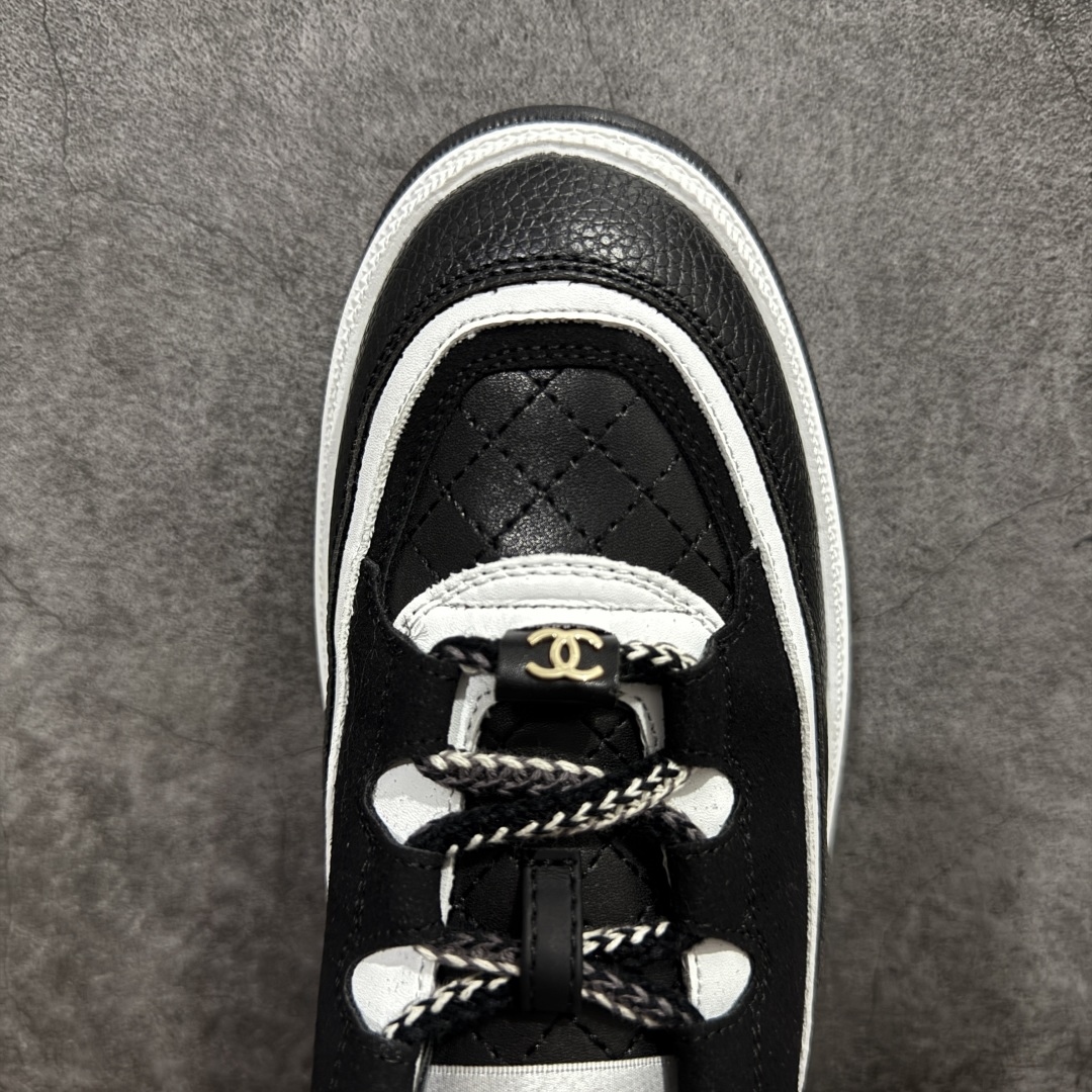 图片[5]-【广东纯原版本】Chanel 小香厚底熊猫板鞋运动鞋 香奈儿2025ss火爆熊猫鞋配色厚底休闲运动鞋板鞋同步 小红书爆款 非常火爆 非常难买的一款鞋 全网最火的厚底熊猫鞋 可想而知小香控不可错过的 颜值与舒适并存的 简约百搭小白鞋 厚底增高超级百搭，闭眼入谁穿谁好看 鞋面：小牛皮＋牛绒 内里：原版网里 大底：tpu原版大底 尺码：35 36 37 38 39 40-选品中心