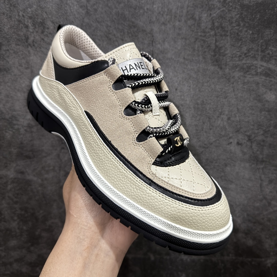 图片[3]-【广东纯原版本】Chanel 小香厚底熊猫板鞋运动鞋 香奈儿2025ss火爆熊猫鞋配色厚底休闲运动鞋板鞋同步 小红书爆款 非常火爆 非常难买的一款鞋 全网最火的厚底熊猫鞋 可想而知小香控不可错过的 颜值与舒适并存的 简约百搭小白鞋 厚底增高超级百搭，闭眼入谁穿谁好看 鞋面：小牛皮＋牛绒 内里：原版网里 大底：tpu原版大底 尺码：35 36 37 38 39 40-选品中心