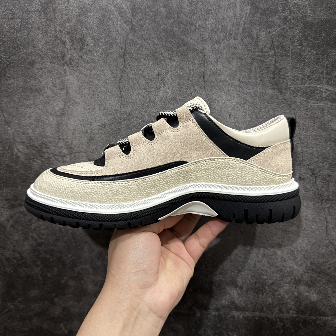 图片[2]-【广东纯原版本】Chanel 小香厚底熊猫板鞋运动鞋 香奈儿2025ss火爆熊猫鞋配色厚底休闲运动鞋板鞋同步 小红书爆款 非常火爆 非常难买的一款鞋 全网最火的厚底熊猫鞋 可想而知小香控不可错过的 颜值与舒适并存的 简约百搭小白鞋 厚底增高超级百搭，闭眼入谁穿谁好看 鞋面：小牛皮＋牛绒 内里：原版网里 大底：tpu原版大底 尺码：35 36 37 38 39 40-选品中心