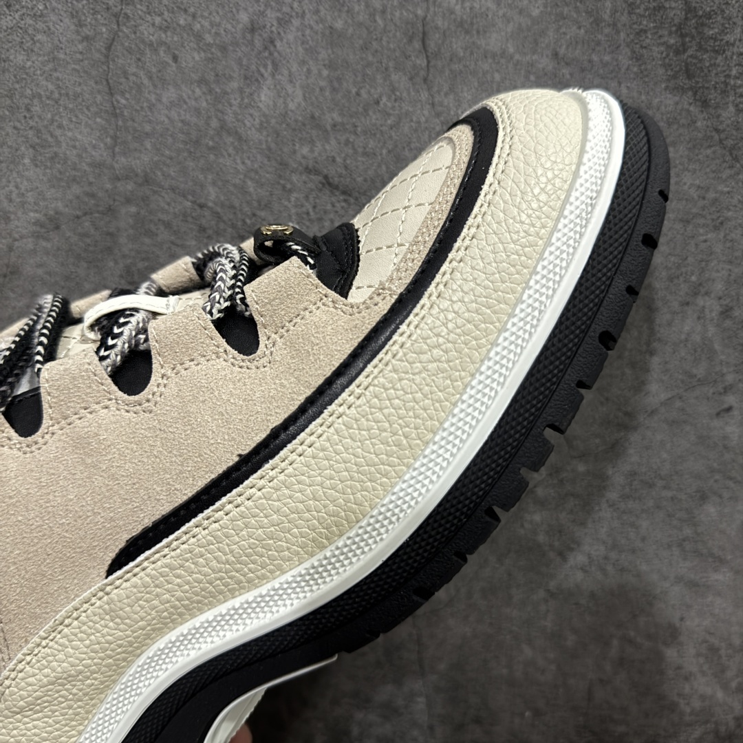 图片[6]-【广东纯原版本】Chanel 小香厚底熊猫板鞋运动鞋 香奈儿2025ss火爆熊猫鞋配色厚底休闲运动鞋板鞋同步 小红书爆款 非常火爆 非常难买的一款鞋 全网最火的厚底熊猫鞋 可想而知小香控不可错过的 颜值与舒适并存的 简约百搭小白鞋 厚底增高超级百搭，闭眼入谁穿谁好看 鞋面：小牛皮＋牛绒 内里：原版网里 大底：tpu原版大底 尺码：35 36 37 38 39 40-选品中心