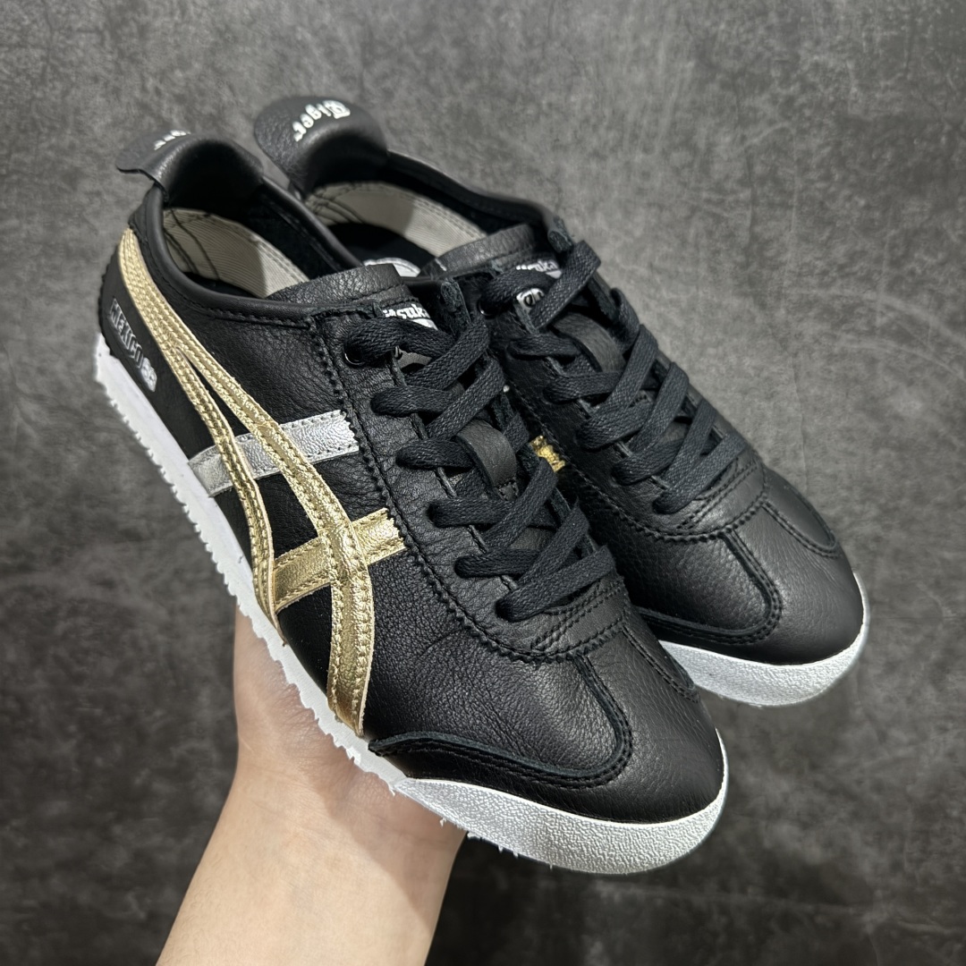【全头层纯原版】Asics Onitsuka Tiger MEXICO 66 亚瑟士鬼冢虎复古经典板鞋 黑金 市场最强版本 每个配色均购入原鞋校对 真正原厂头层牛皮 如假包赔 纹路、色泽、皮心颜色 质感百分百还原 海外订单工厂出品 超成熟稳定的做工品控 原装全套纸板楦头开发 原汁原味 完美呈现版型 私模正确鞋底咬花纹路 一比一鞋头弧度高度鞋身弧度 绝不口嗨 细节品控鞋型随意秒杀市面 原档咬花纹路私模大底 一个单元有六个三角形 总体形拼接呈现花瓣状 官方四联吊牌 原装Ortholite轻量化鞋垫 原盒原配 质保卡 说明书 钢印防尘纸 纸板中底带钢印 乳胶组合鞋垫 支持全方位的对比专柜 产品从款式颜色造型上体现出追求舒适和细节的完美 鞋类更是推崇手工制作的严谨与完美 融舒适性与可穿性的设计风格 注重细节的完美和别致魅力 既保持稳重 又不失轻松的时尚感 尺码:36 37 37.5 38 39 39.5 40 40.5 41.5 42 42.5 43.5 44 45-选品中心