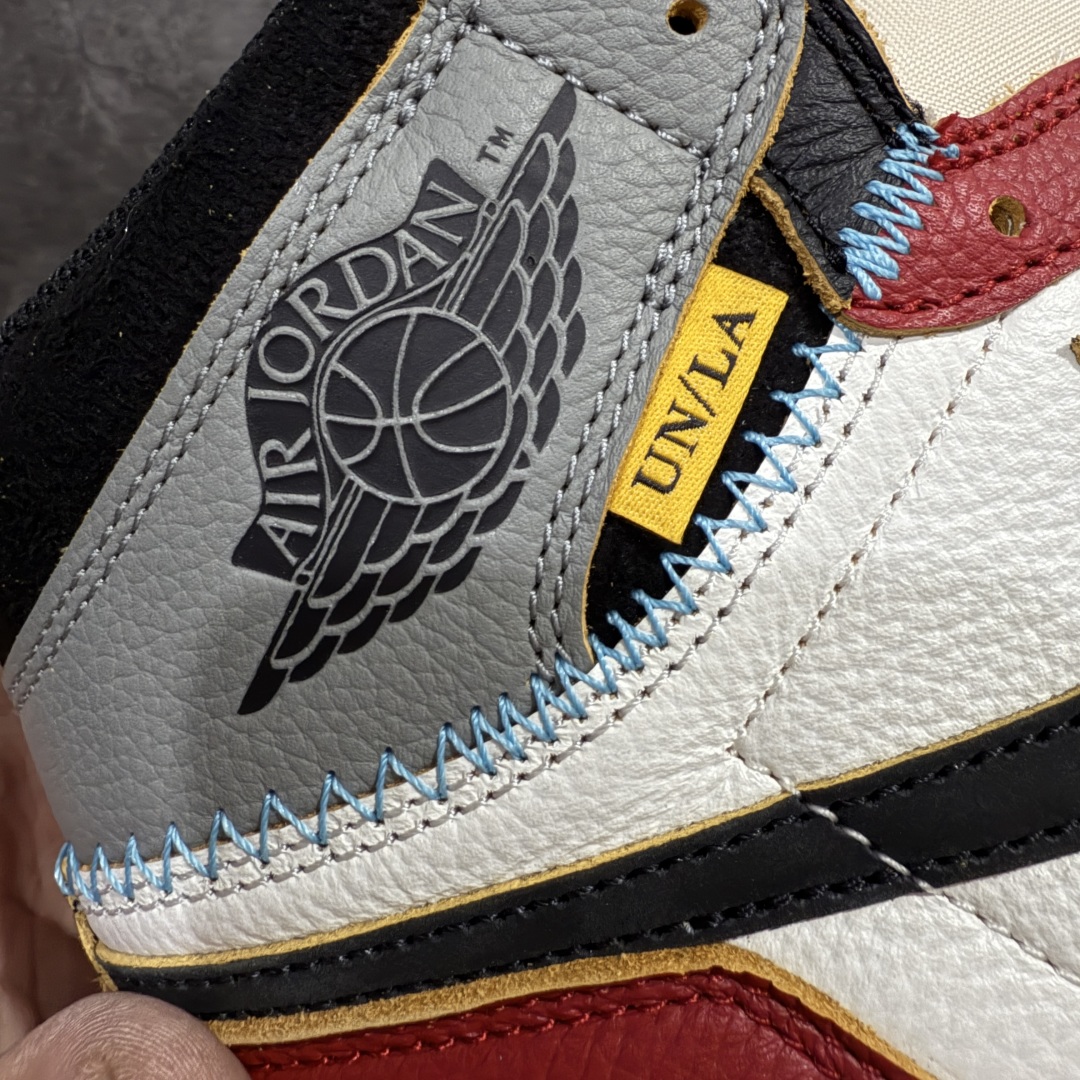 图片[2]-【PK纯原版】Union X Air Jordan 1 Retro High NRG 限量联名 黑白红拼接 实拍首发 货号：HV8563 600 大厂出品 市场第一梯队 唯一可媲美原版 全鞋电脑针车 精确间距匹配 国内顶级头层皮料订染 用料绝不含糊 飞翼3D高频深度立体 全方位比对原鞋 皮料全程玻璃冲刀 冲裁 清洁度完美 工艺方面漏斗收腰 底线拉帮 LOGO立体 小到针眼排布 载片对称 冲孔效果 鞋标规范 鞋垫背胶等等 绝对无敌 尺码：40 40.5 41 42 42.5 43 44 44.5 45 46 47.5-选品中心