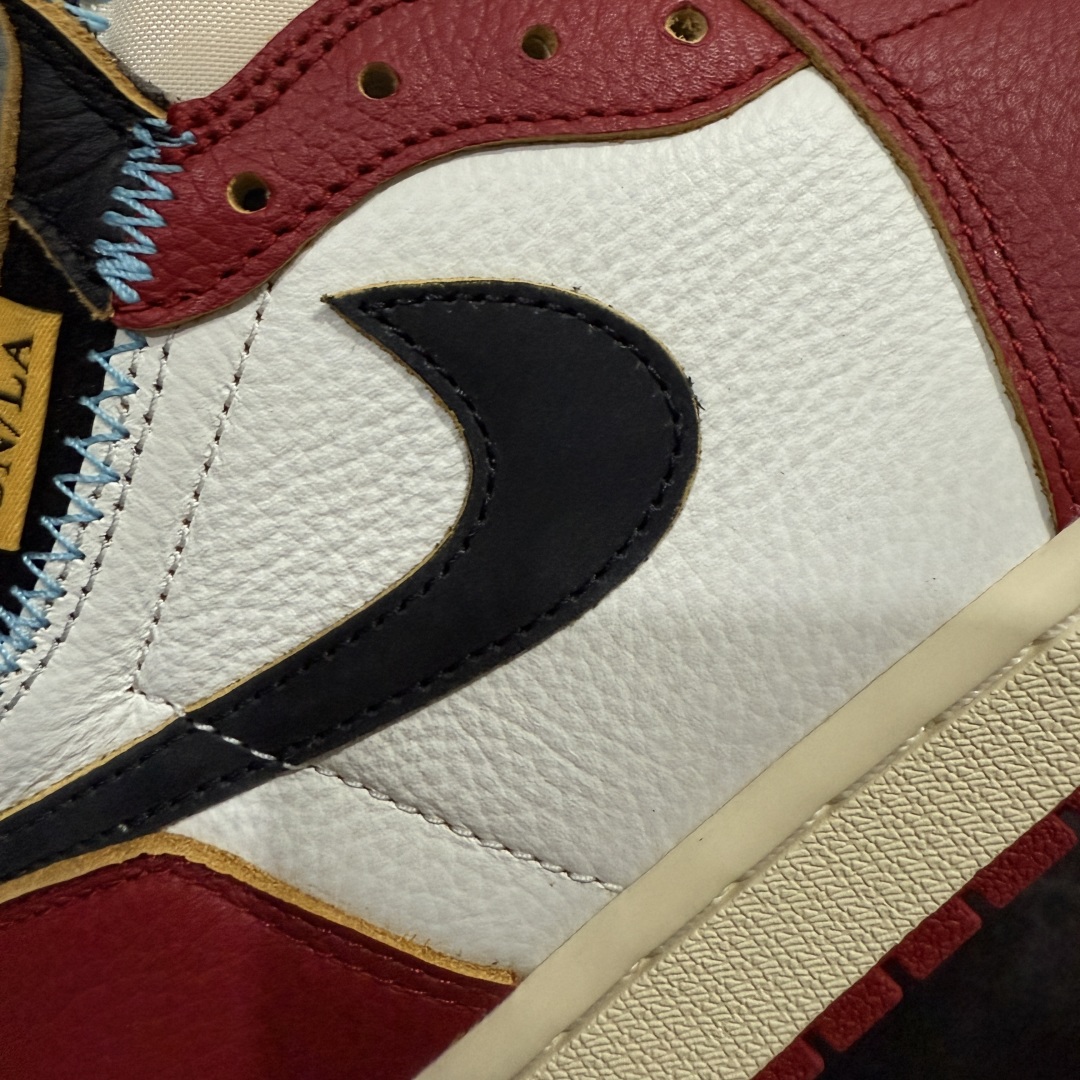 图片[3]-【PK纯原版】Union X Air Jordan 1 Retro High NRG 限量联名 黑白红拼接 实拍首发 货号：HV8563 600 大厂出品 市场第一梯队 唯一可媲美原版 全鞋电脑针车 精确间距匹配 国内顶级头层皮料订染 用料绝不含糊 飞翼3D高频深度立体 全方位比对原鞋 皮料全程玻璃冲刀 冲裁 清洁度完美 工艺方面漏斗收腰 底线拉帮 LOGO立体 小到针眼排布 载片对称 冲孔效果 鞋标规范 鞋垫背胶等等 绝对无敌 尺码：40 40.5 41 42 42.5 43 44 44.5 45 46 47.5-选品中心