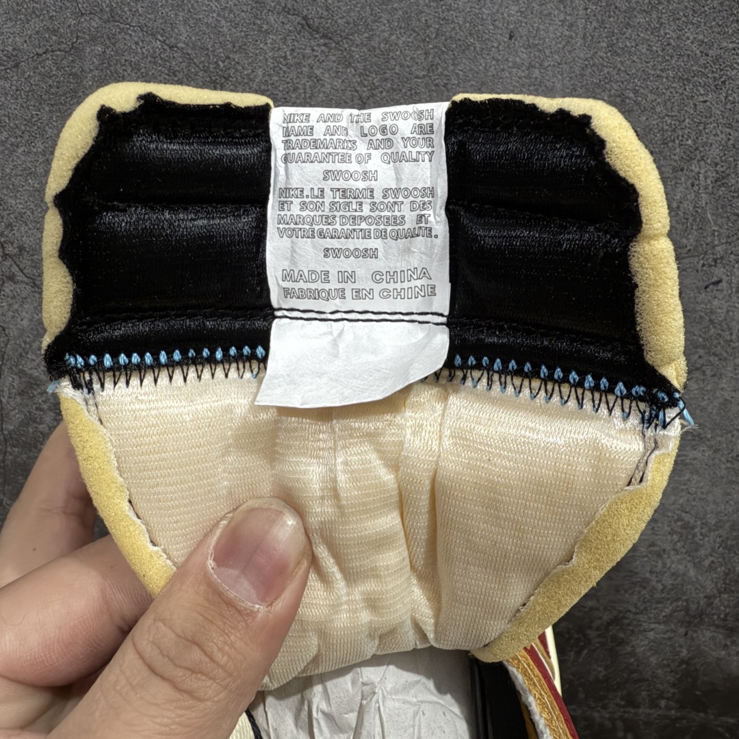 图片[7]-【PK纯原版】Union X Air Jordan 1 Retro High NRG 限量联名 黑白红拼接 实拍首发 货号：HV8563 600 大厂出品 市场第一梯队 唯一可媲美原版 全鞋电脑针车 精确间距匹配 国内顶级头层皮料订染 用料绝不含糊 飞翼3D高频深度立体 全方位比对原鞋 皮料全程玻璃冲刀 冲裁 清洁度完美 工艺方面漏斗收腰 底线拉帮 LOGO立体 小到针眼排布 载片对称 冲孔效果 鞋标规范 鞋垫背胶等等 绝对无敌 尺码：40 40.5 41 42 42.5 43 44 44.5 45 46 47.5-选品中心
