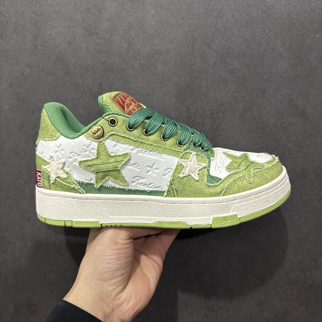 【福利特价】KAALIXTO Retro Vintage 星星潮流休闲防滑耐磨低帮板鞋 此款鞋使用牛仔作为主要的鞋面材质 结实耐磨 鞋舌设计特有印花皮牌作为搭配充分凸显牛仔的特性 整体鞋款采用牛仔面料随意角度拼接的呈现方法 打破消费者原有对鞋子的刻板印象 让人耳目一新 织麦标在彰品品牌属性的同时更具牛仔的代表性元素 并采用加厚内里 穿着舒适透气 鞋底做旧氧化 尺码：36 37 38 39 40 41 42 43 44 45-选品中心