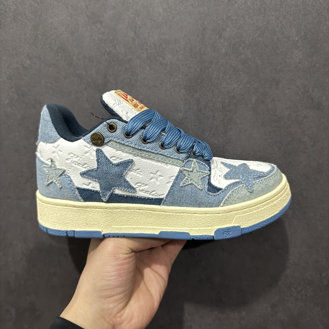 【福利特价】KAALIXTO Retro Vintage 星星潮流休闲防滑耐磨低帮板鞋 此款鞋使用牛仔作为主要的鞋面材质 结实耐磨 鞋舌设计特有印花皮牌作为搭配充分凸显牛仔的特性 整体鞋款采用牛仔面料随意角度拼接的呈现方法 打破消费者原有对鞋子的刻板印象 让人耳目一新 织麦标在彰品品牌属性的同时更具牛仔的代表性元素 并采用加厚内里 穿着舒适透气 鞋底做旧氧化 尺码：36 37 38 39 40 41 42 43 44 45-选品中心