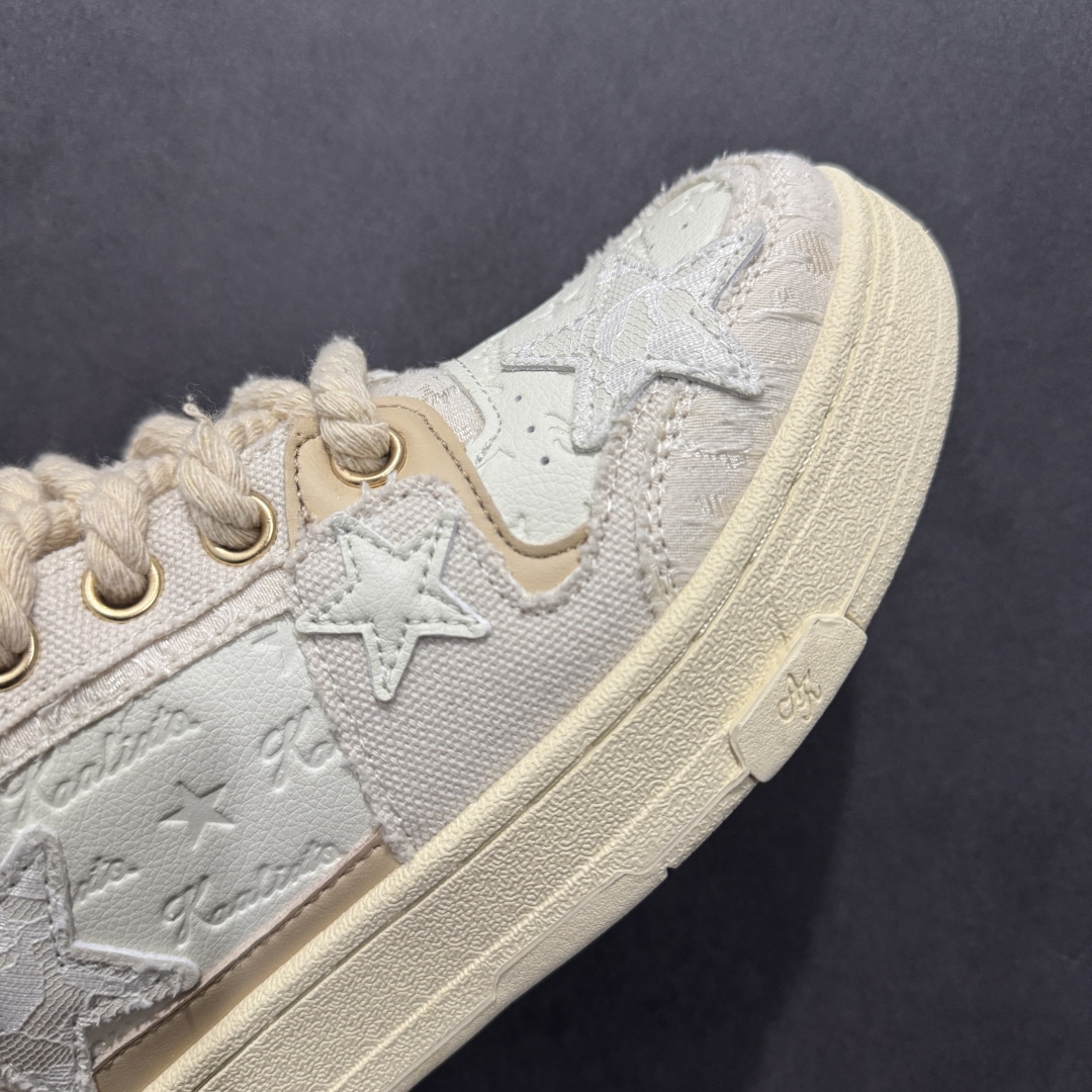 图片[5]-【福利特价】KAALIXTO Retro Vintage 星星潮流休闲防滑耐磨低帮板鞋 此款鞋使用牛仔作为主要的鞋面材质 结实耐磨 鞋舌设计特有印花皮牌作为搭配充分凸显牛仔的特性 整体鞋款采用牛仔面料随意角度拼接的呈现方法 打破消费者原有对鞋子的刻板印象 让人耳目一新 织麦标在彰品品牌属性的同时更具牛仔的代表性元素 并采用加厚内里 穿着舒适透气 鞋底做旧氧化 尺码：36 37 38 39 40 41 42 43 44 45-选品中心