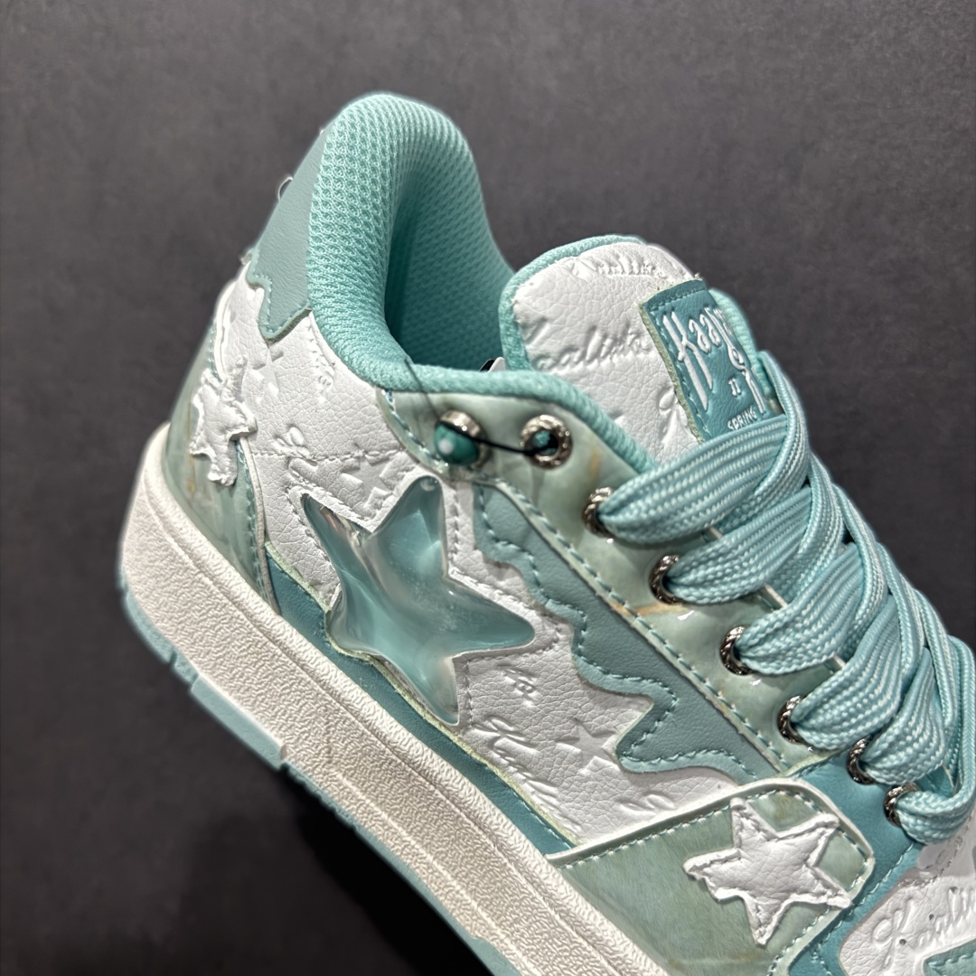 图片[6]-【福利特价】KAALIXTO Retro Vintage 星星潮流休闲防滑耐磨低帮板鞋 此款鞋使用牛仔作为主要的鞋面材质 结实耐磨 鞋舌设计特有印花皮牌作为搭配充分凸显牛仔的特性 整体鞋款采用牛仔面料随意角度拼接的呈现方法 打破消费者原有对鞋子的刻板印象 让人耳目一新 织麦标在彰品品牌属性的同时更具牛仔的代表性元素 并采用加厚内里 穿着舒适透气 鞋底做旧氧化 尺码：36 37 38 39 40 41 42 43 44 45-选品中心