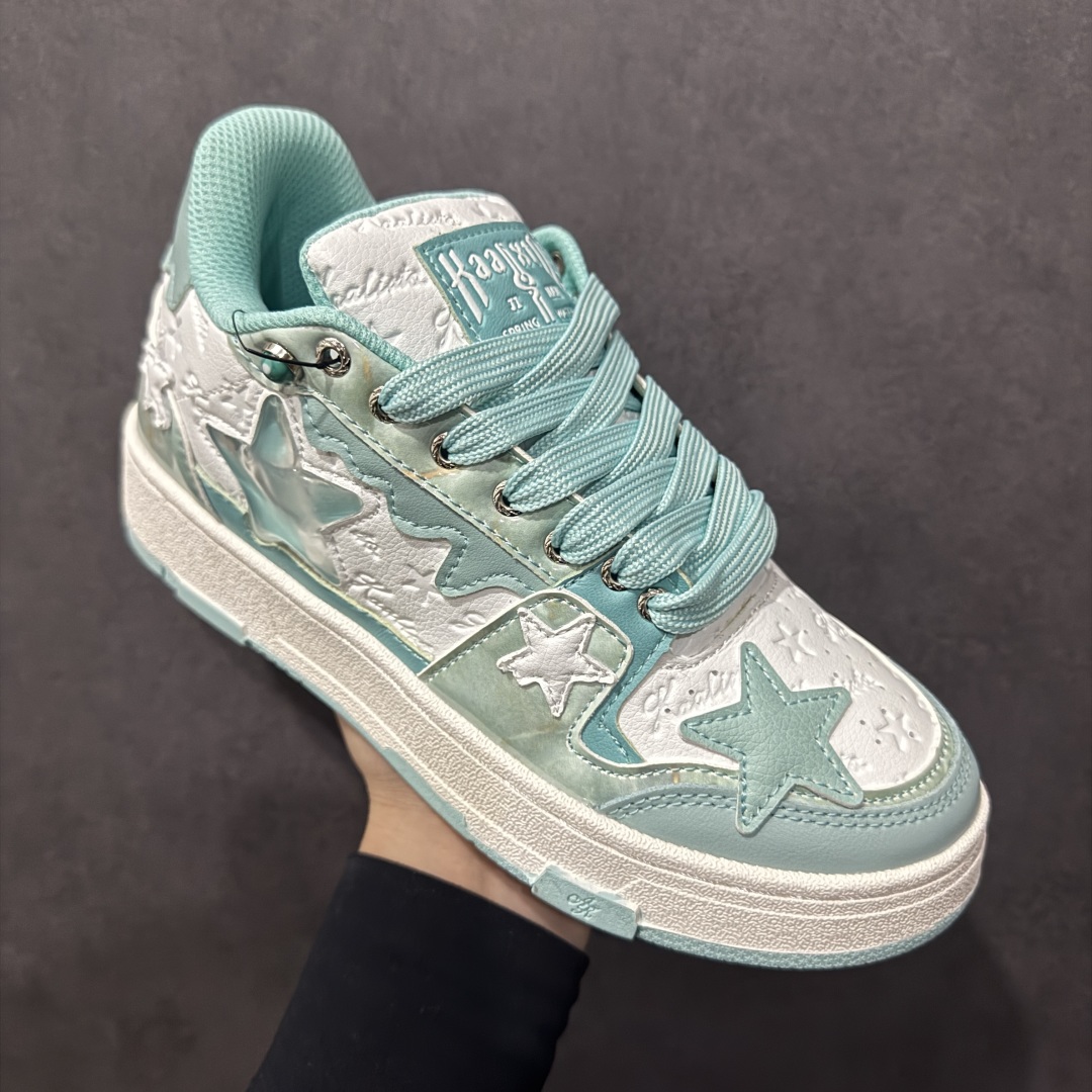 图片[3]-【福利特价】KAALIXTO Retro Vintage 星星潮流休闲防滑耐磨低帮板鞋 此款鞋使用牛仔作为主要的鞋面材质 结实耐磨 鞋舌设计特有印花皮牌作为搭配充分凸显牛仔的特性 整体鞋款采用牛仔面料随意角度拼接的呈现方法 打破消费者原有对鞋子的刻板印象 让人耳目一新 织麦标在彰品品牌属性的同时更具牛仔的代表性元素 并采用加厚内里 穿着舒适透气 鞋底做旧氧化 尺码：36 37 38 39 40 41 42 43 44 45-选品中心