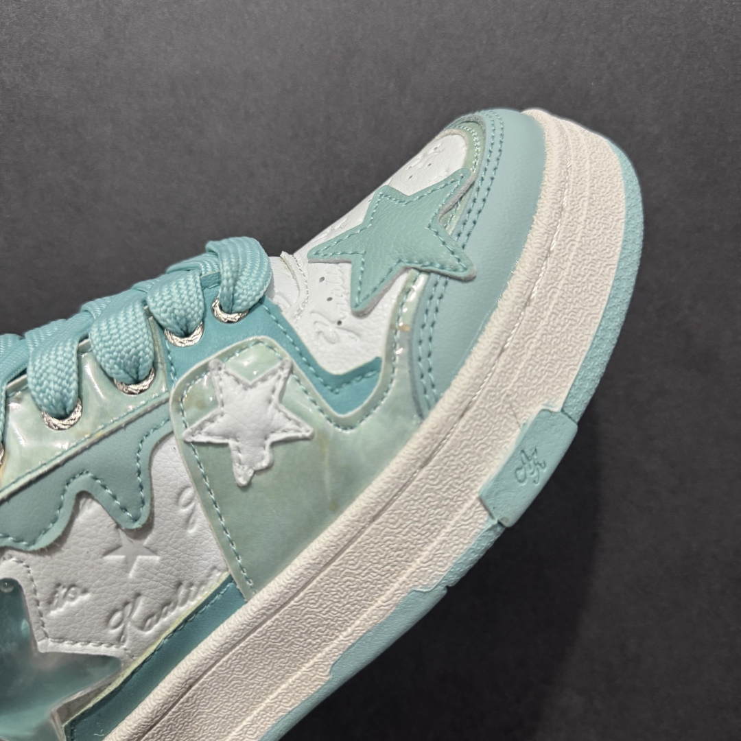 图片[5]-【福利特价】KAALIXTO Retro Vintage 星星潮流休闲防滑耐磨低帮板鞋 此款鞋使用牛仔作为主要的鞋面材质 结实耐磨 鞋舌设计特有印花皮牌作为搭配充分凸显牛仔的特性 整体鞋款采用牛仔面料随意角度拼接的呈现方法 打破消费者原有对鞋子的刻板印象 让人耳目一新 织麦标在彰品品牌属性的同时更具牛仔的代表性元素 并采用加厚内里 穿着舒适透气 鞋底做旧氧化 尺码：36 37 38 39 40 41 42 43 44 45-选品中心