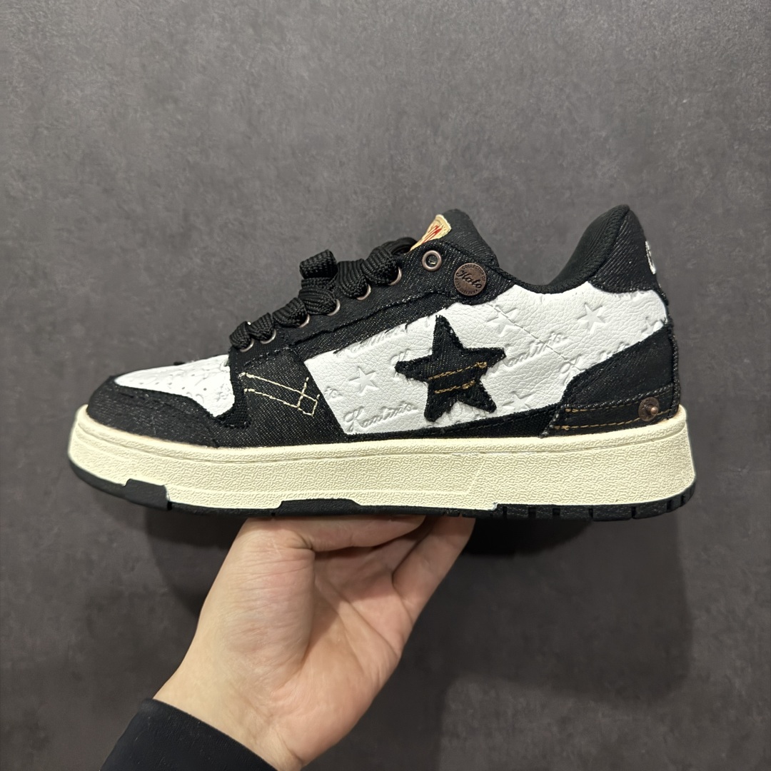 图片[2]-【福利特价】KAALIXTO Retro Vintage 星星潮流休闲防滑耐磨低帮板鞋 此款鞋使用牛仔作为主要的鞋面材质 结实耐磨 鞋舌设计特有印花皮牌作为搭配充分凸显牛仔的特性 整体鞋款采用牛仔面料随意角度拼接的呈现方法 打破消费者原有对鞋子的刻板印象 让人耳目一新 织麦标在彰品品牌属性的同时更具牛仔的代表性元素 并采用加厚内里 穿着舒适透气 鞋底做旧氧化 尺码：36 37 38 39 40 41 42 43 44 45-选品中心