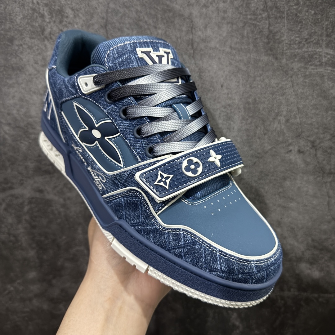 图片[3]-【海淘代购升级版】 现货当天可取 LV Trainer系列高奢运动鞋 新款芯片顶级 潮人必备单品 同步ZP官网空胶工艺 鞋舌、挂饰均镶嵌NFC芯片感应装置 正确胶片断点式设计 中底正确还原原版油印字母比例 1：1原楦格板、楦头、刀磨全新升级！ 独家订制顶级压纹麂皮 原版开模TPU大底 质感原版一致 垫脚聚米微料加透气英伦网布 披靡市场任何版本！细节完美呈现！ 代购指定版本 全新升级最新双盒包装 扫码秒进官网！ 全套包装配件同比原版 尺码： 38-46-选品中心