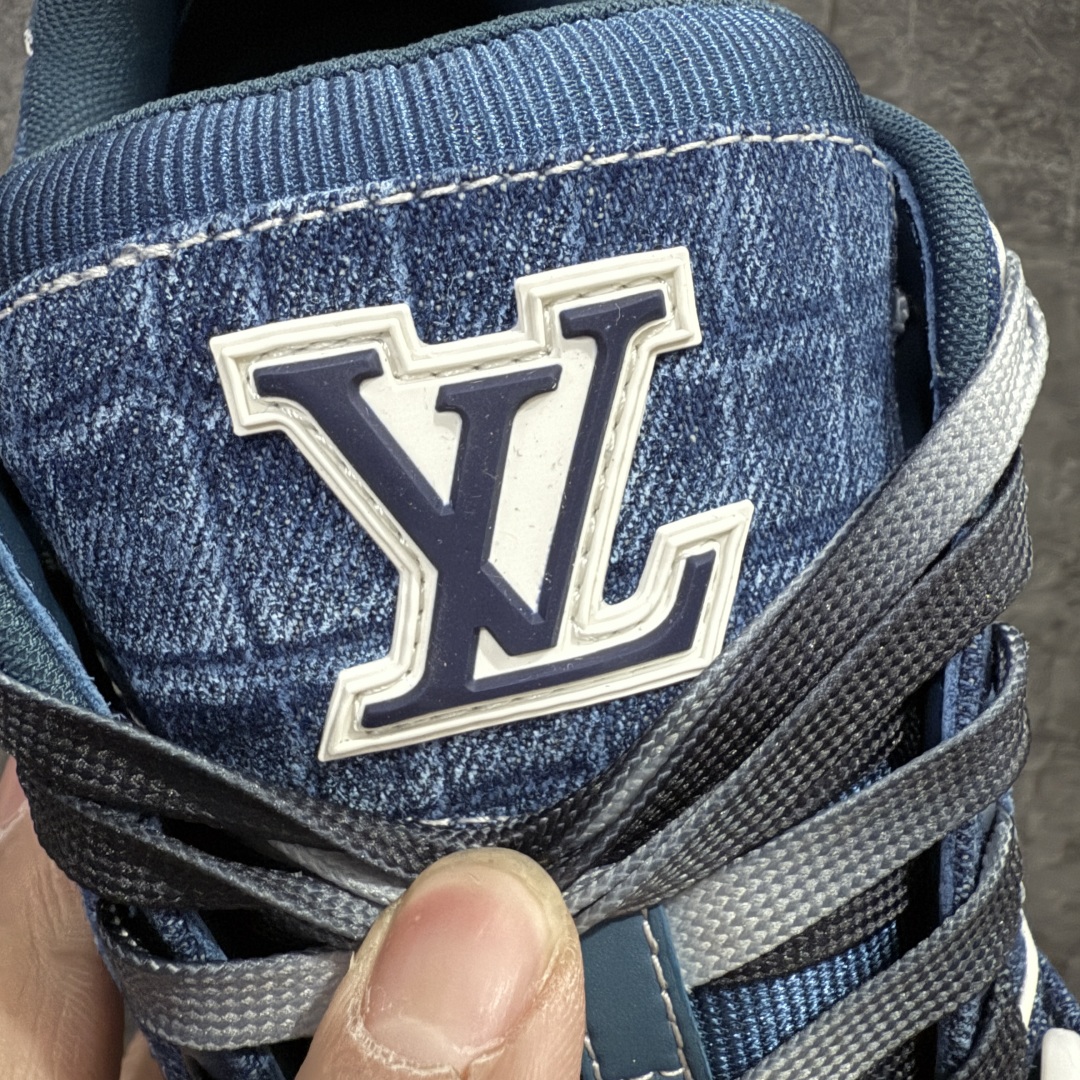 图片[7]-【海淘代购升级版】 现货当天可取 LV Trainer系列高奢运动鞋 新款芯片顶级 潮人必备单品 同步ZP官网空胶工艺 鞋舌、挂饰均镶嵌NFC芯片感应装置 正确胶片断点式设计 中底正确还原原版油印字母比例 1：1原楦格板、楦头、刀磨全新升级！ 独家订制顶级压纹麂皮 原版开模TPU大底 质感原版一致 垫脚聚米微料加透气英伦网布 披靡市场任何版本！细节完美呈现！ 代购指定版本 全新升级最新双盒包装 扫码秒进官网！ 全套包装配件同比原版 尺码： 38-46-选品中心