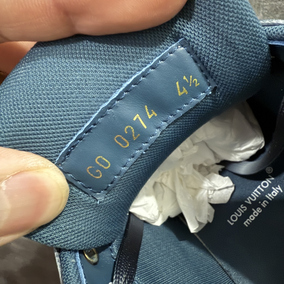 图片[8]-【海淘代购升级版】 现货当天可取 LV Trainer系列高奢运动鞋 新款芯片顶级 潮人必备单品 同步ZP官网空胶工艺 鞋舌、挂饰均镶嵌NFC芯片感应装置 正确胶片断点式设计 中底正确还原原版油印字母比例 1：1原楦格板、楦头、刀磨全新升级！ 独家订制顶级压纹麂皮 原版开模TPU大底 质感原版一致 垫脚聚米微料加透气英伦网布 披靡市场任何版本！细节完美呈现！ 代购指定版本 全新升级最新双盒包装 扫码秒进官网！ 全套包装配件同比原版 尺码： 38-46-选品中心