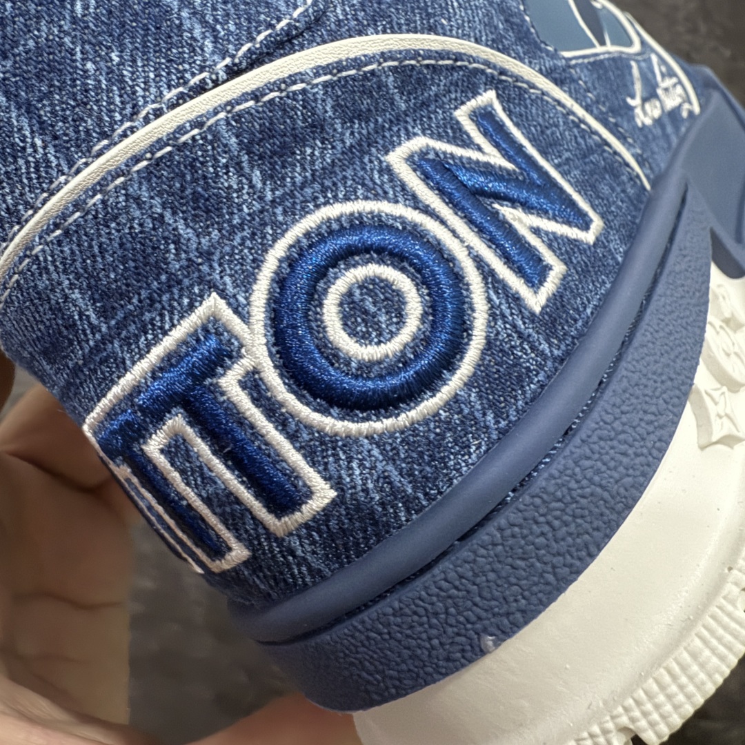 图片[2]-【海淘代购升级版】 现货当天可取 LV Trainer系列高奢运动鞋 新款芯片顶级 潮人必备单品 同步ZP官网空胶工艺 鞋舌、挂饰均镶嵌NFC芯片感应装置 正确胶片断点式设计 中底正确还原原版油印字母比例 1：1原楦格板、楦头、刀磨全新升级！ 独家订制顶级压纹麂皮 原版开模TPU大底 质感原版一致 垫脚聚米微料加透气英伦网布 披靡市场任何版本！细节完美呈现！ 代购指定版本 全新升级最新双盒包装 扫码秒进官网！ 全套包装配件同比原版 尺码： 38-46-选品中心