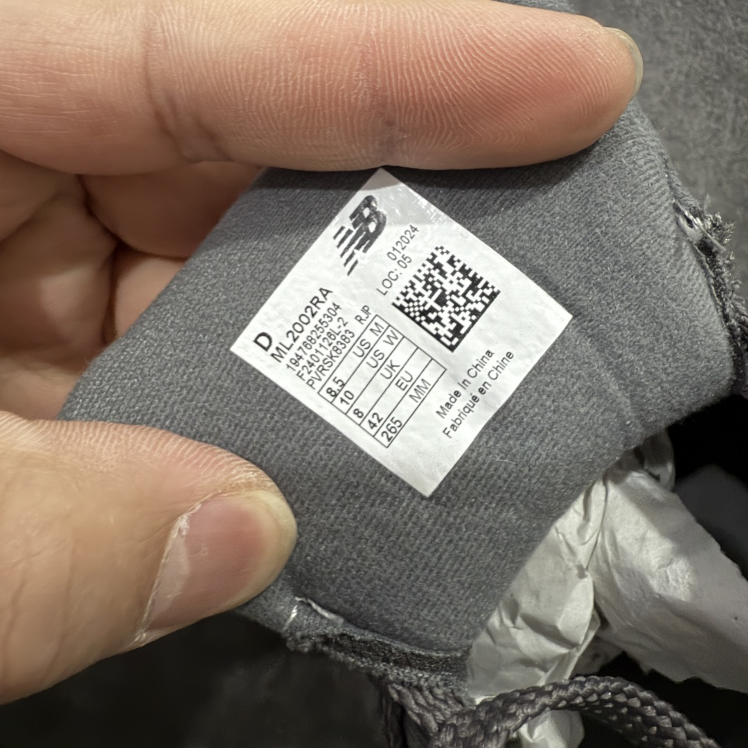 图片[7]-【纯原C版】NB New Balance M2002RA 元祖灰 灰绿 可平替总裁 品质很好 正确材料 正确组合大底 可高价零售‼️ 全套原楦原纸板原厂数据开发 原厂网纱 原装进口皮料 正确绒感卡色 正确中底拉帮中底网布细节 一比一手工擦旧效果 冲裁组合 匠心打造 耗时两个月开发完成 工艺极其复杂难度可想而知 新开独立私模大底 全网唯一正确做旧组合大底 高端零售专供产物 尺码：36 37 37.5 38 38.5 39.5 40 40.5 41.5 42 42.5 43 44 44.5 45-选品中心