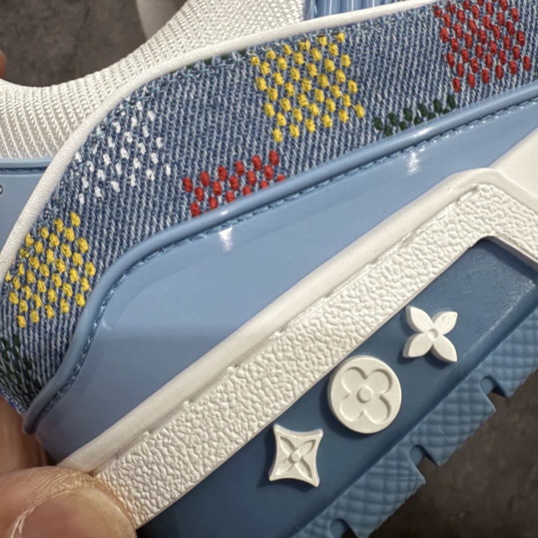 图片[3]-【海淘代购升级版】 现货当天可取 LV Trainer系列高奢运动鞋 新款芯片顶级 潮人必备单品 同步ZP官网空胶工艺 鞋舌、挂饰均镶嵌NFC芯片感应装置 正确胶片断点式设计 中底正确还原原版油印字母比例 1：1原楦格板、楦头、刀磨全新升级！ 独家订制顶级压纹麂皮 原版开模TPU大底 质感原版一致 垫脚聚米微料加透气英伦网布 披靡市场任何版本！细节完美呈现！ 代购指定版本 全新升级最新双盒包装 扫码秒进官网！ 全套包装配件同比原版 尺码： 38-46-选品中心