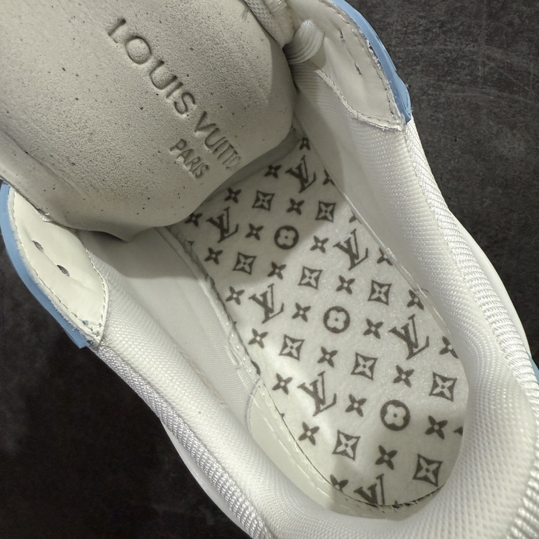 图片[9]-【海淘代购升级版】 现货当天可取 LV Trainer系列高奢运动鞋 新款芯片顶级 潮人必备单品 同步ZP官网空胶工艺 鞋舌、挂饰均镶嵌NFC芯片感应装置 正确胶片断点式设计 中底正确还原原版油印字母比例 1：1原楦格板、楦头、刀磨全新升级！ 独家订制顶级压纹麂皮 原版开模TPU大底 质感原版一致 垫脚聚米微料加透气英伦网布 披靡市场任何版本！细节完美呈现！ 代购指定版本 全新升级最新双盒包装 扫码秒进官网！ 全套包装配件同比原版 尺码： 38-46-选品中心