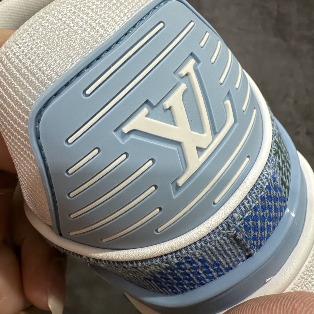 图片[2]-【海淘代购升级版】 现货当天可取 LV Trainer系列高奢运动鞋 新款芯片顶级 潮人必备单品 同步ZP官网空胶工艺 鞋舌、挂饰均镶嵌NFC芯片感应装置 正确胶片断点式设计 中底正确还原原版油印字母比例 1：1原楦格板、楦头、刀磨全新升级！ 独家订制顶级压纹麂皮 原版开模TPU大底 质感原版一致 垫脚聚米微料加透气英伦网布 披靡市场任何版本！细节完美呈现！ 代购指定版本 全新升级最新双盒包装 扫码秒进官网！ 全套包装配件同比原版 尺码： 38-46-选品中心