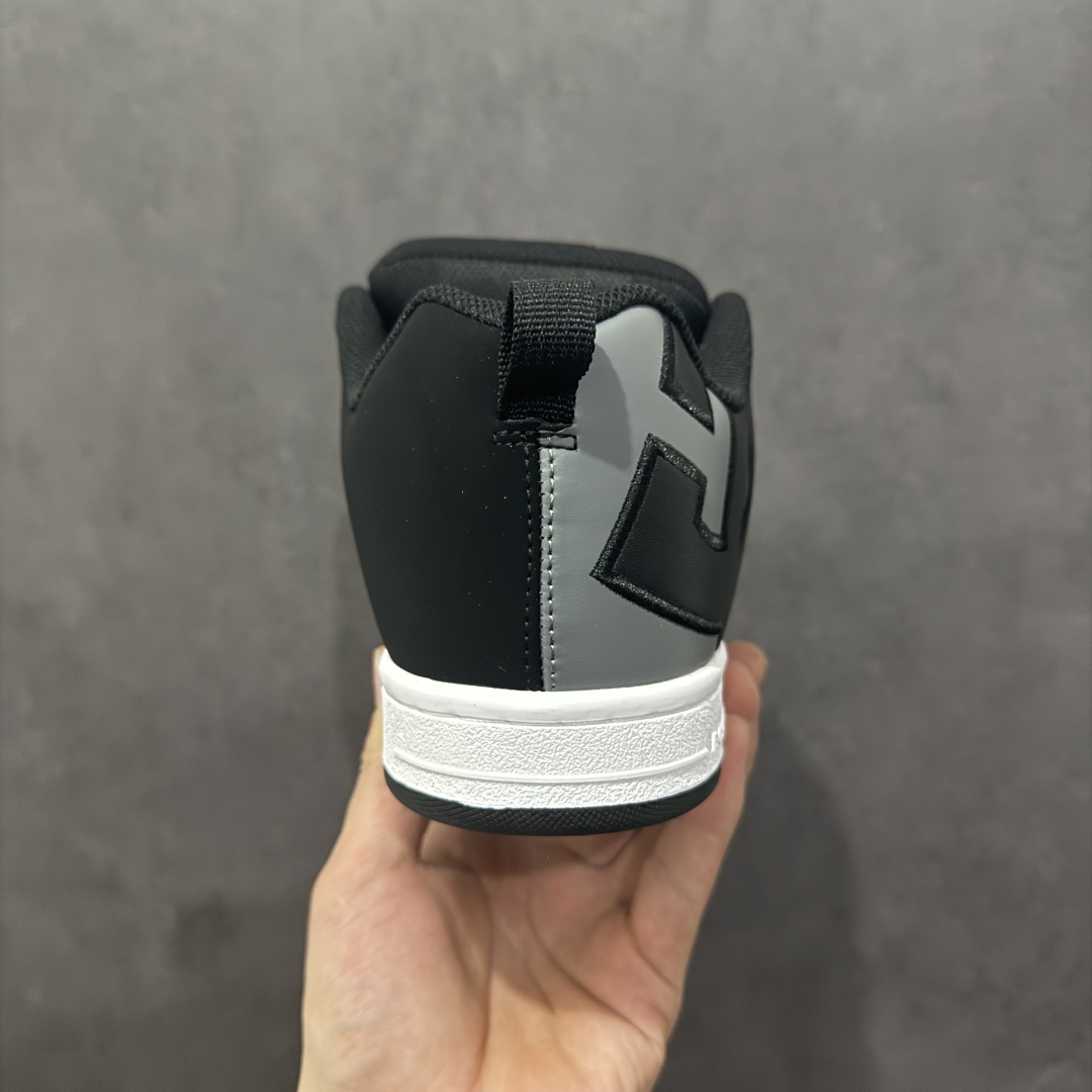 图片[4]-【公司级】街头装品牌 DCSHOECOUSA时尚鞋子男女鞋休闲板鞋低帮圆头百搭 琉凤大底耐磨滑板鞋皮质运动舒适BMX板鞋DC 鞋型经典百搭，低帮系带设计，皮革鞋面，装饰品牌字母LOGO，橡胶鞋底，防滑耐磨轻便，脚感舒适，时髦百搭。 DC/DCShoes就是DCSHOECOUSA，DC Shoes是美国滑板品牌，是很潮的运动品牌。此次 DCSHOES 续写 CBGB 的传奇故事，从 CBGB 中汲取创意灵感融入到产品设计之中，采用具有浓厚街头文化气息的特殊图案传递品牌理念，备受街头爱好者及潮流青年的青睐，品牌粉丝遍布全球。随着极限运动热潮在中国愈演愈烈，如今 DCSHOES 正式重回中国市场，致力为中国的极限运动与街头文化赋予全新生命力。 尺码：36-45-选品中心